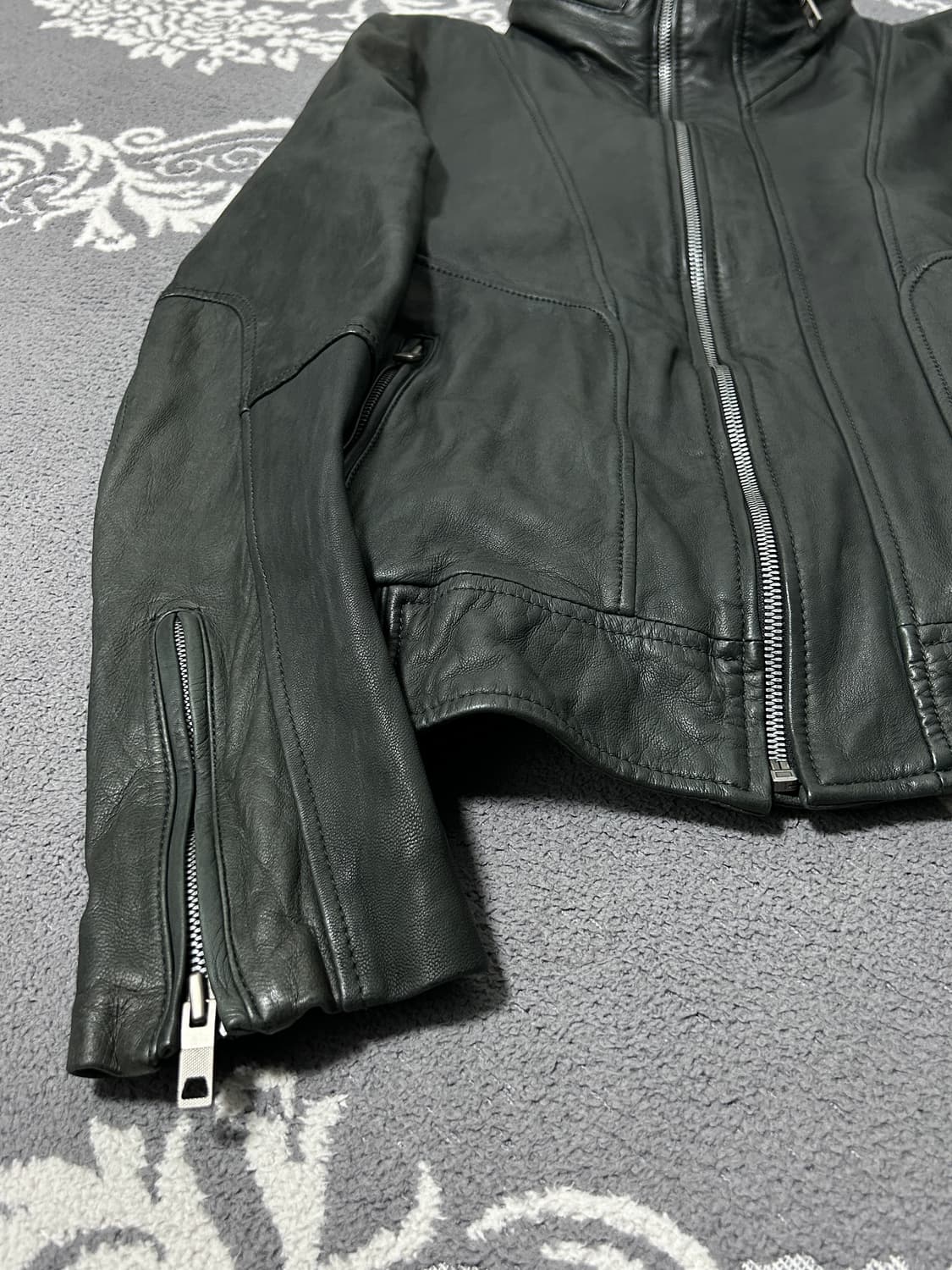 솔리드 옴므 보노 하이넥 레더 자켓 상품이미지3