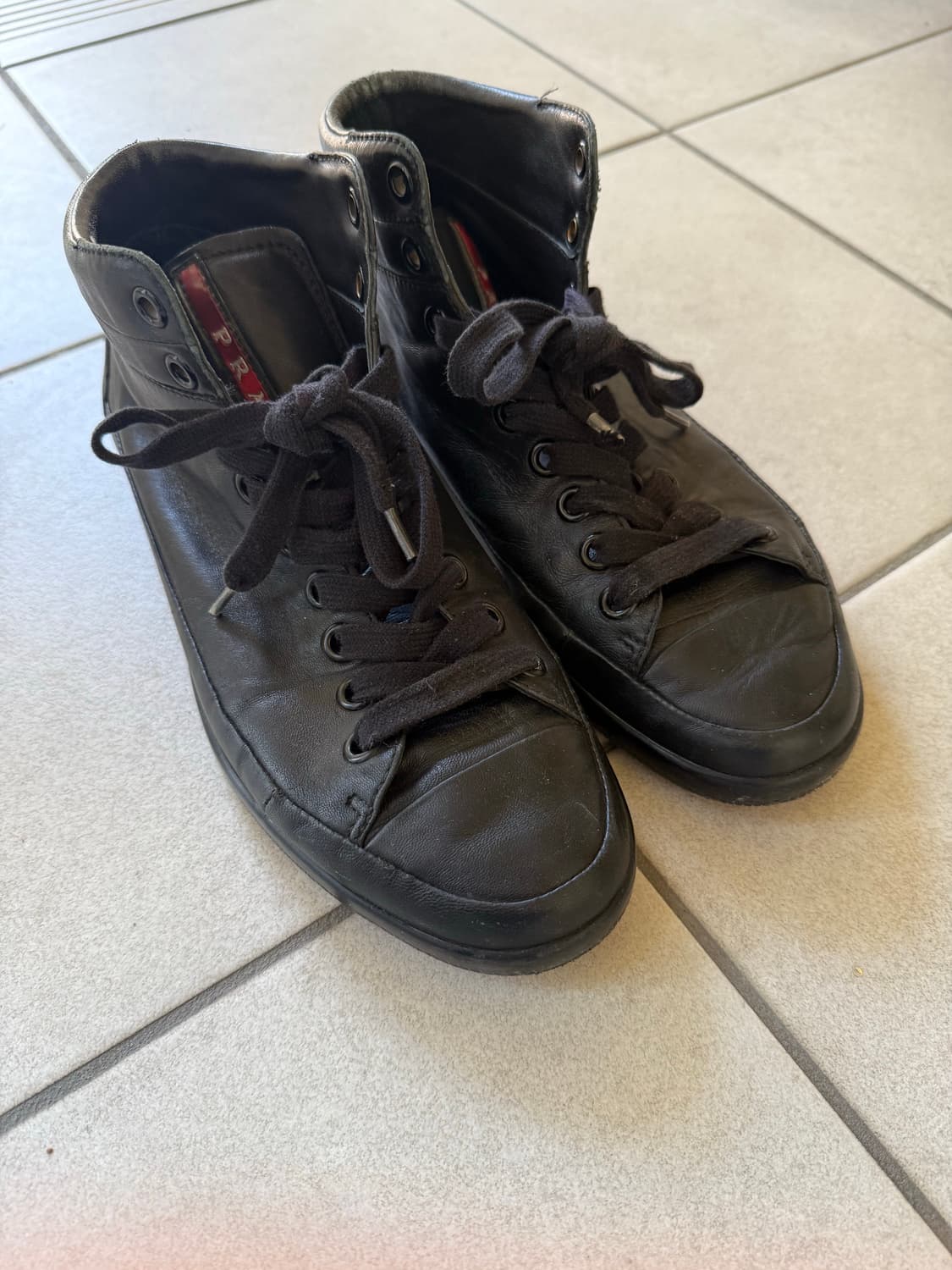 프라다 스포츠 레더 미드탑 스니커즈 상품이미지1