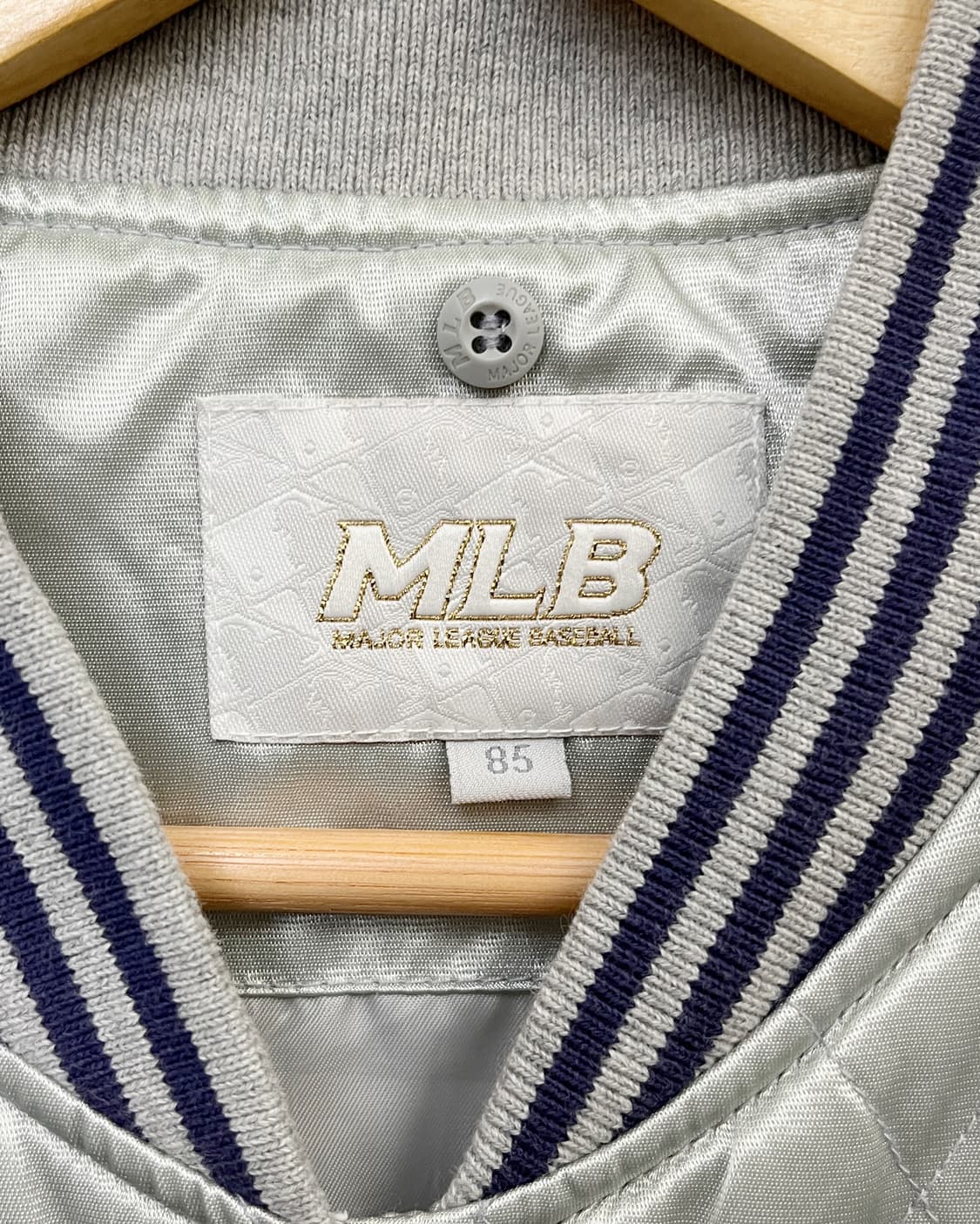 MLB 00s 사틴 다이아몬드 퀼팅 스타디움 자켓 상품이미지9