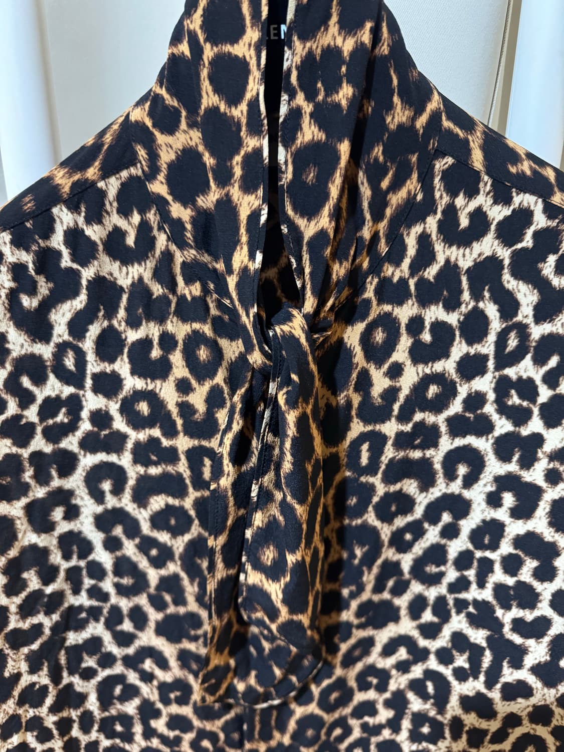 생로랑 레오파드 타카 패턴 실크  셔츠 상품이미지4