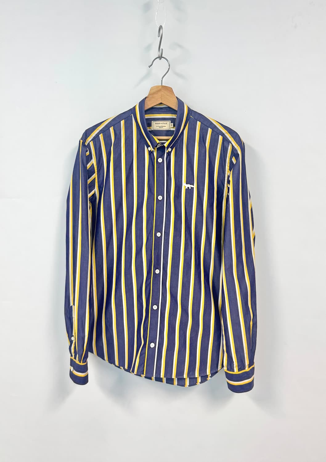 MAISON KITSUNE 메종키츠네 폭스자수 네이비 옐로우 스트라이프  상품이미지1