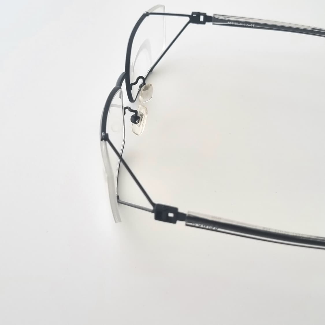 데드스탁  지적인 무드의 매트 블랙 테크니컬 메탈 안경테 1242 상품이미지3