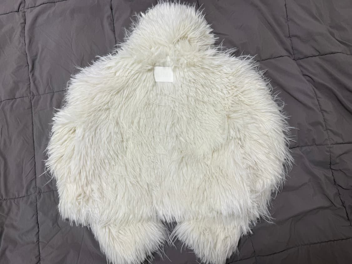 킴서울 플러피 롱 헤어 퍼자켓 아이보리 팝니다 상품이미지3