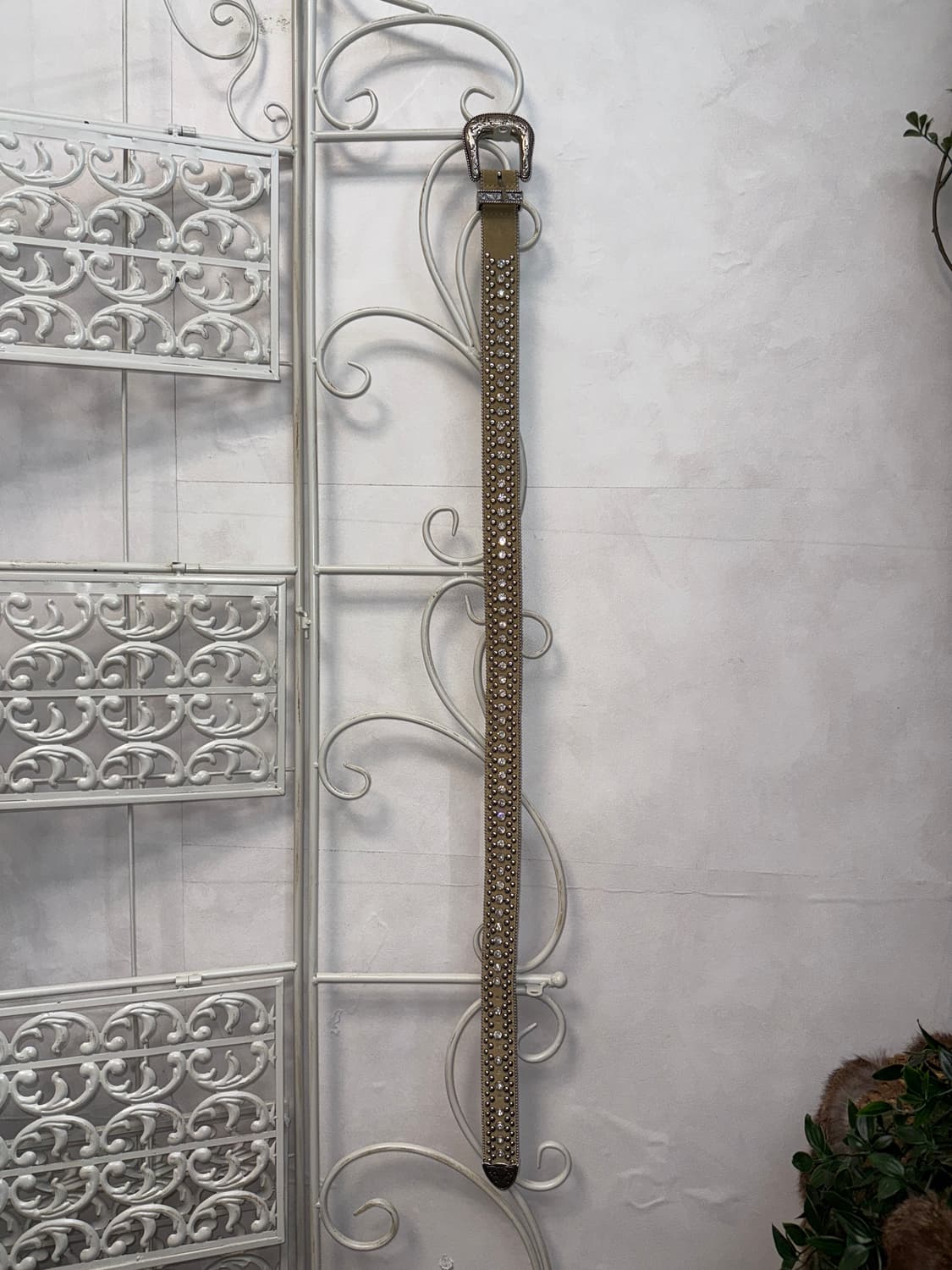 Guess beige cubic stud western belt 상품이미지4