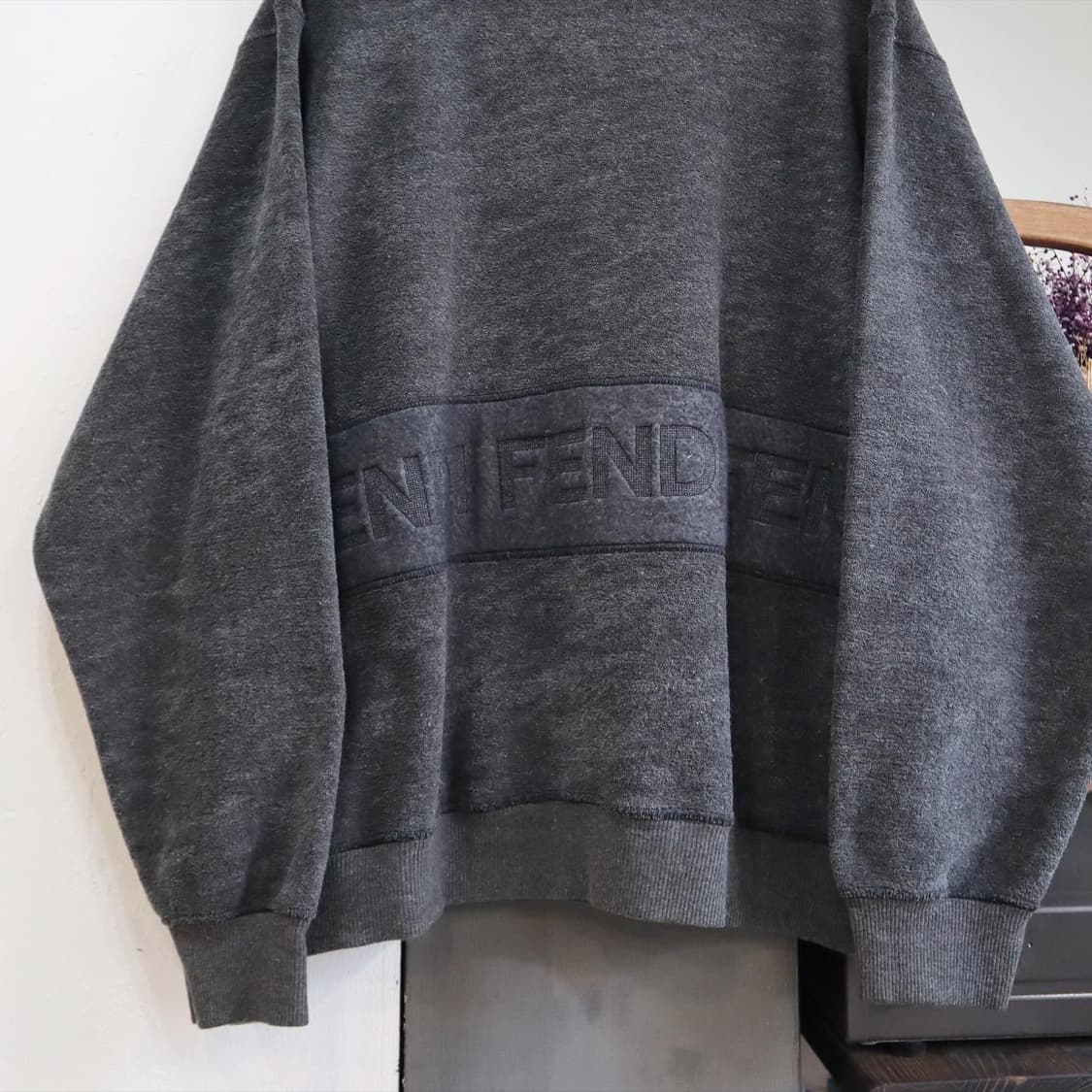 펜디 스펠아웃 차콜 맨투맨 상품이미지3