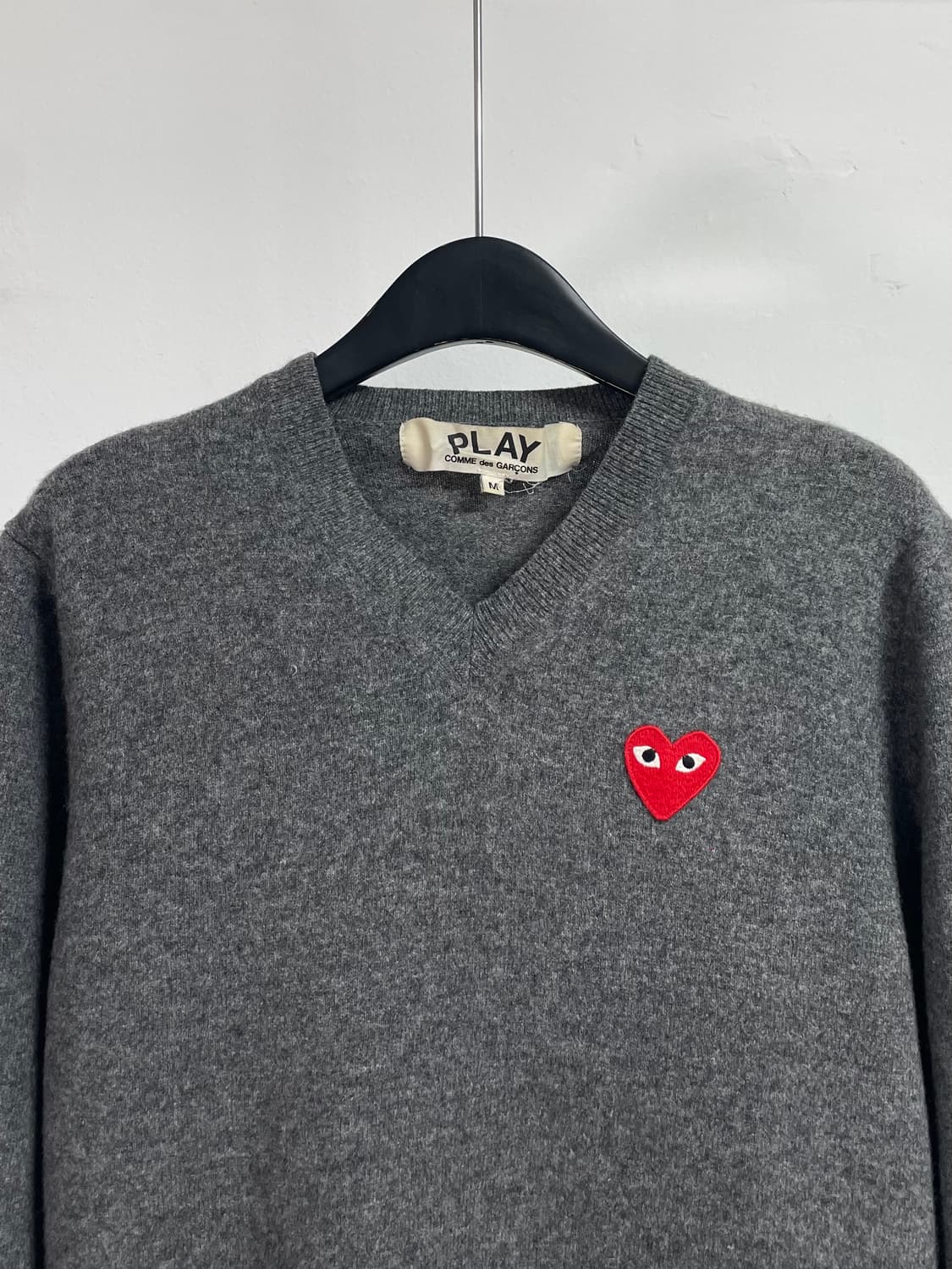 꼼데가르송 와펜 브이넥 울 니트 (on.607) 상품이미지2