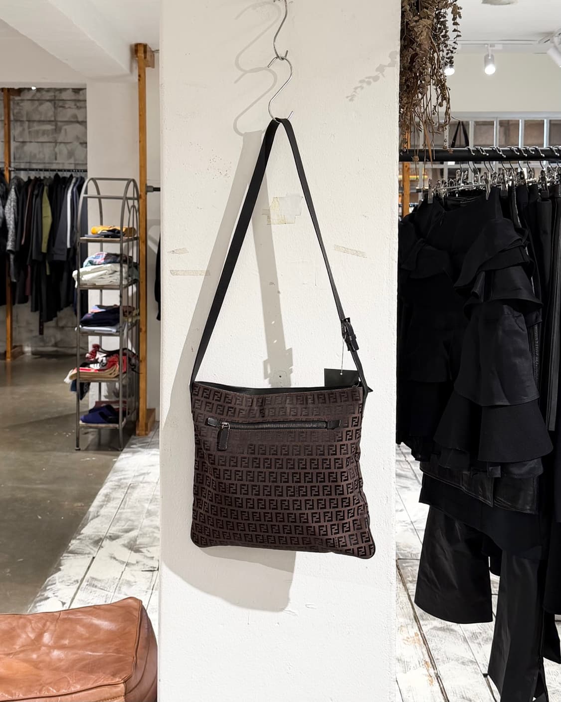 펜디 브라운 주카 캔버스 크로스백 상품이미지4