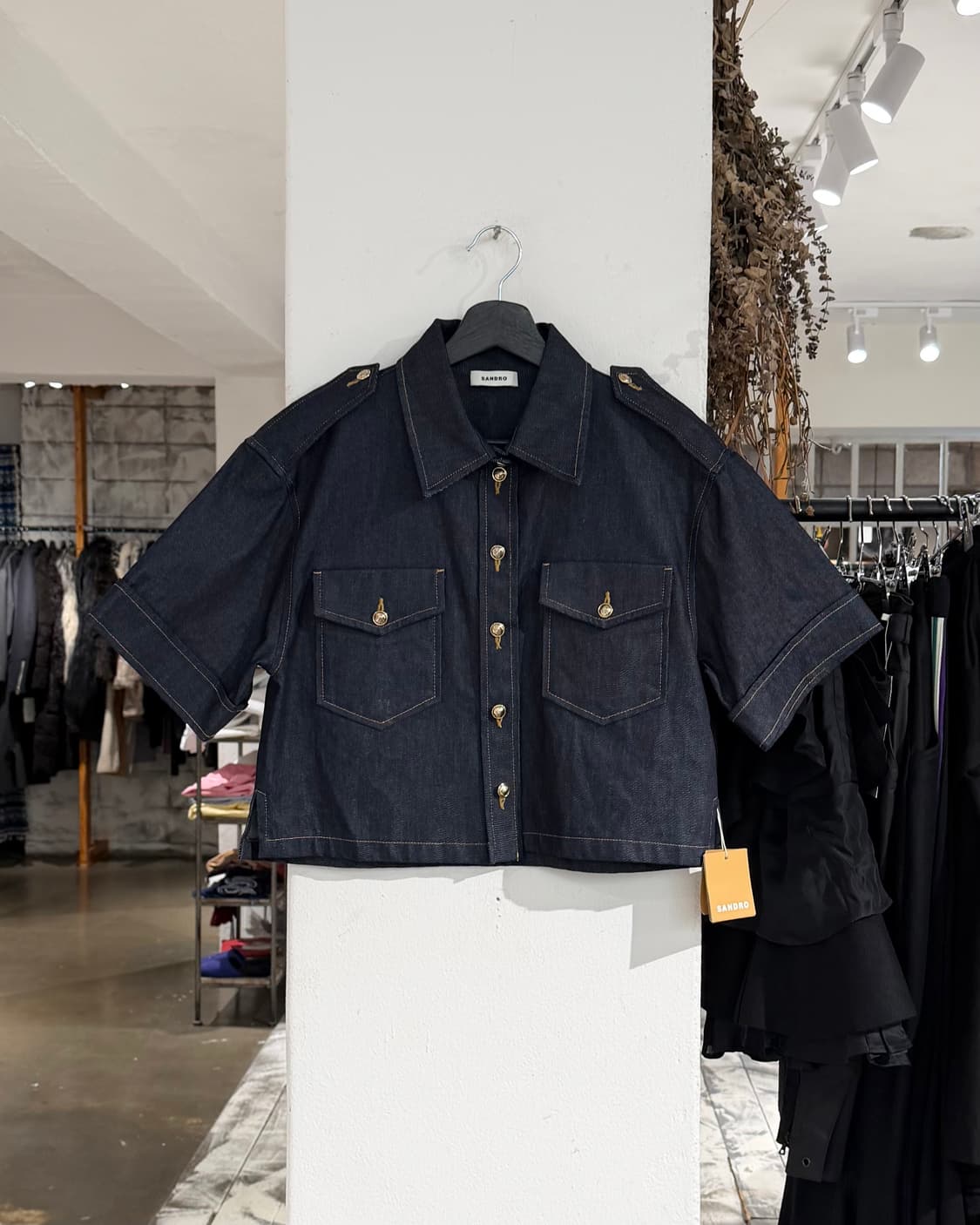 산드로 다크데님 포켓 크롭 하프 셔츠 상품이미지1