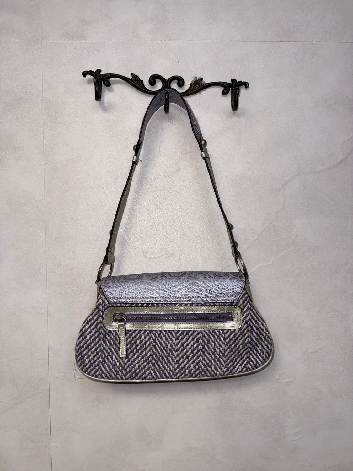 Guess lavender cubic python shoulder bag 상품이미지3