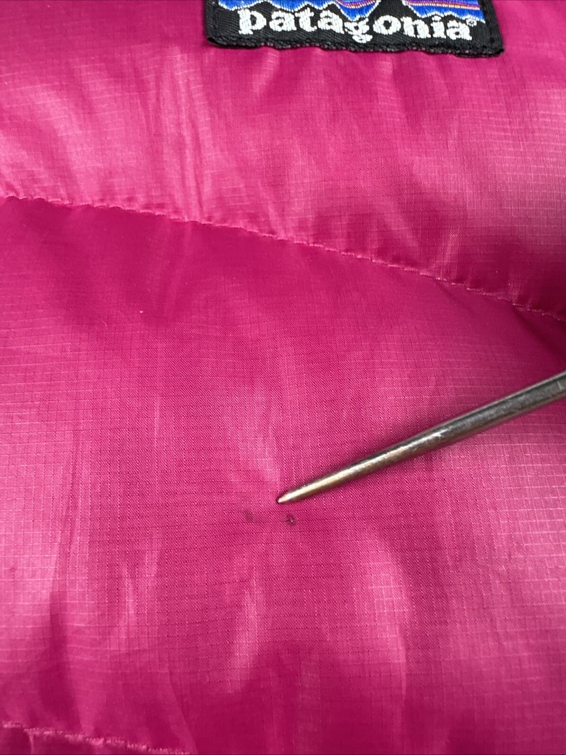 파타고니아 구스 다운 경량패딩 마젠타 상품이미지7