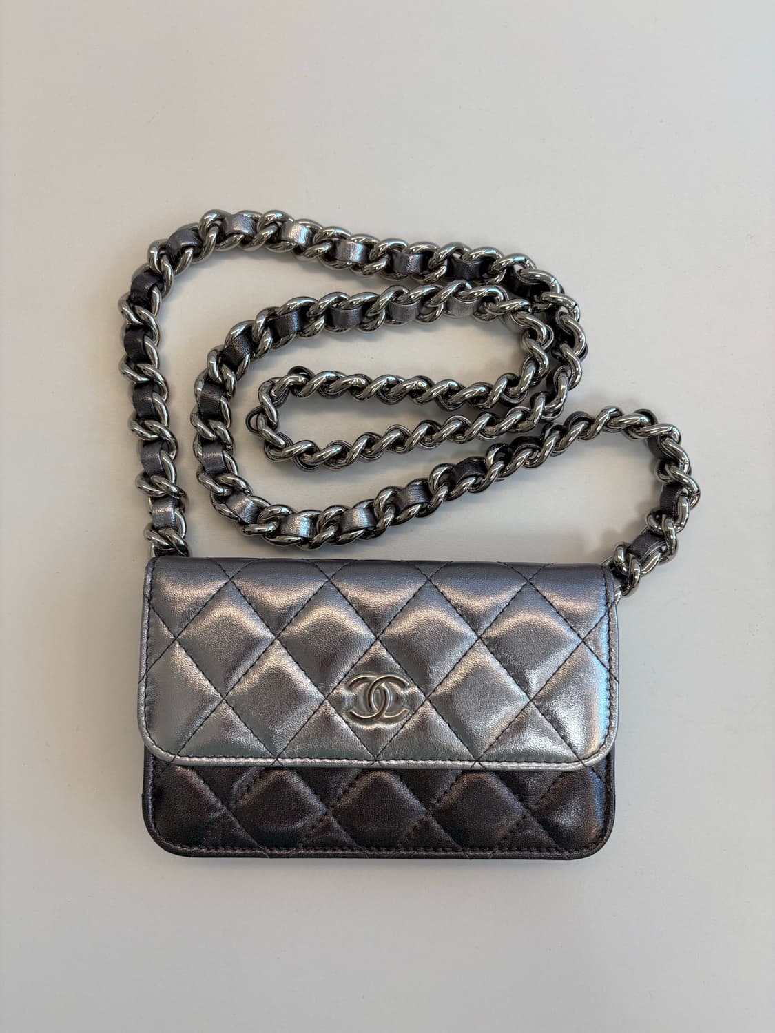 샤넬 메탈릭 그라데이션 퀼팅 백(1회착용) 상품이미지1