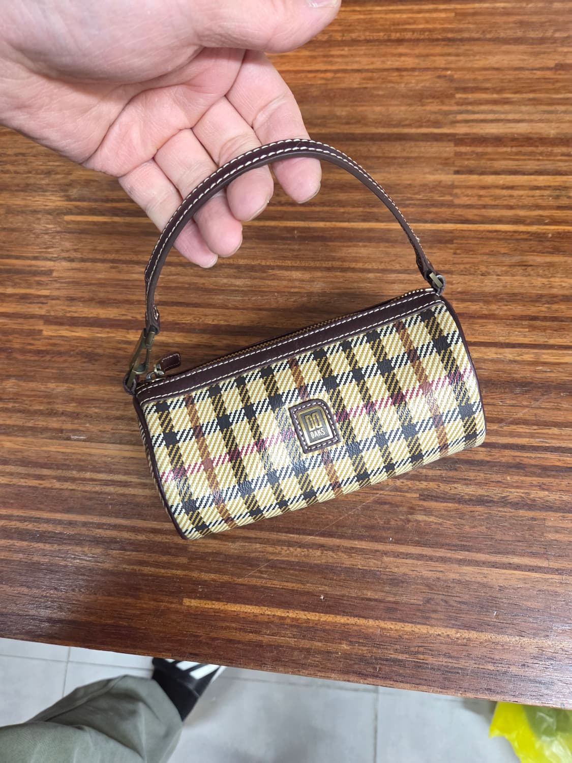 닥스 미니 원통 파우치 가죽 가방  상품이미지6