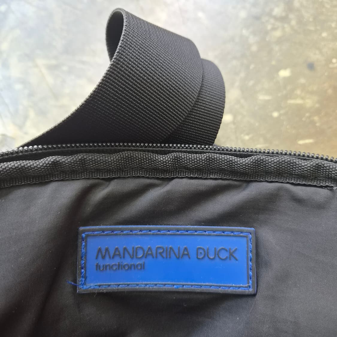 만다리나덕 블랙 크로스백 가방 상품이미지6