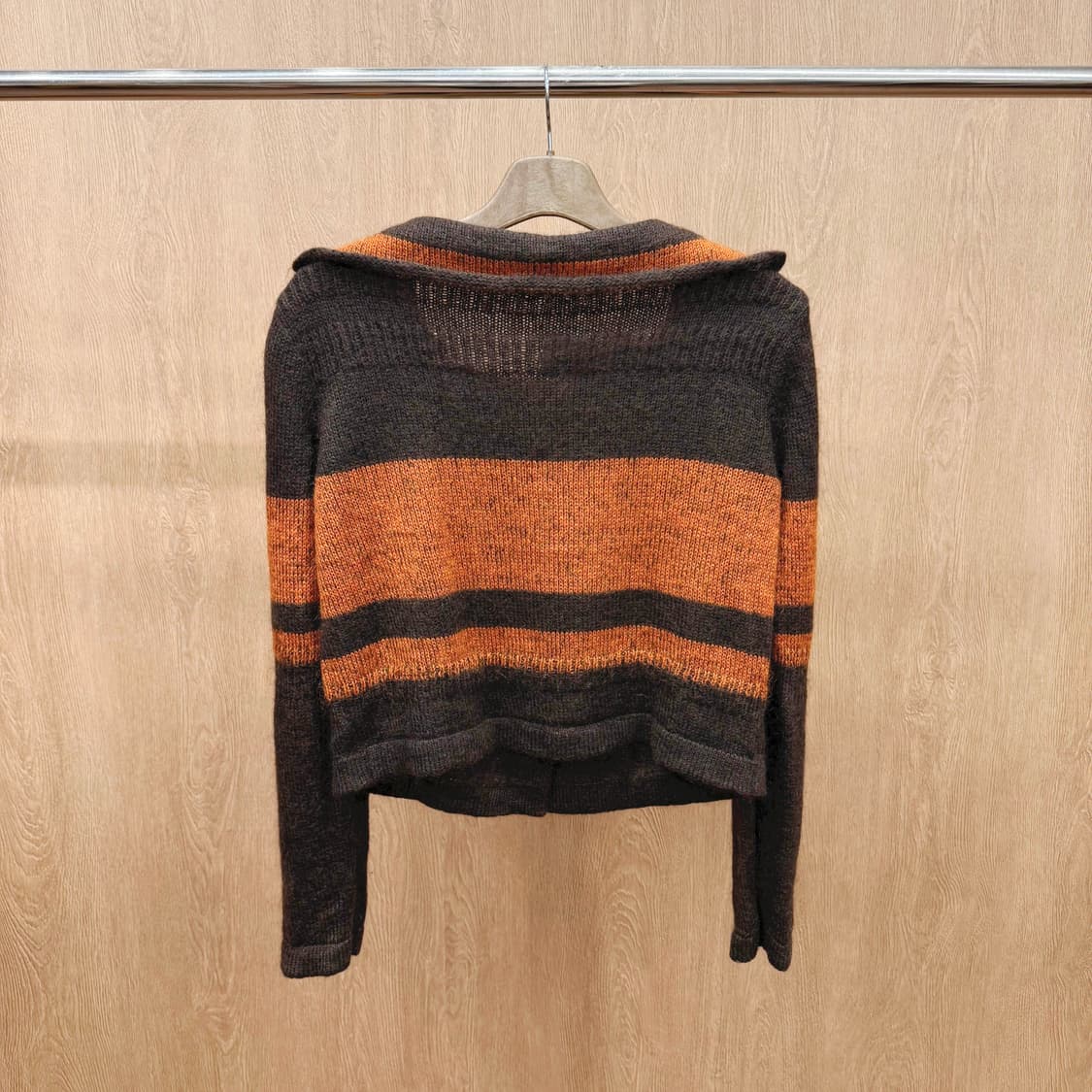 시스템 니트 가디건 스트라이프 숄카라 버튼 디테일 오렌지 브라운 배색 상품이미지3