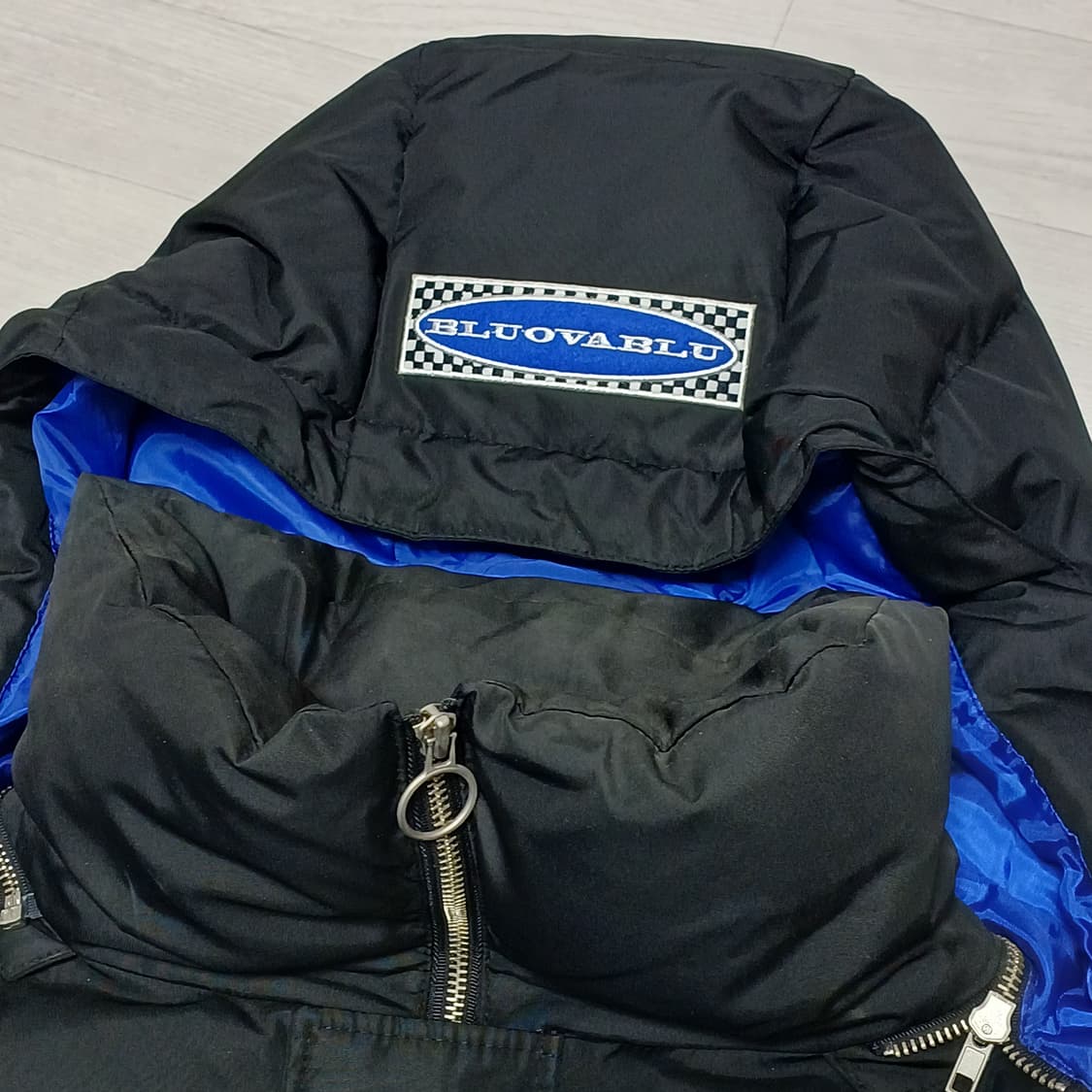 블루오버블루 피버타임 콜라보 고등어 와펜 체커보드 롱패딩 상품이미지2
