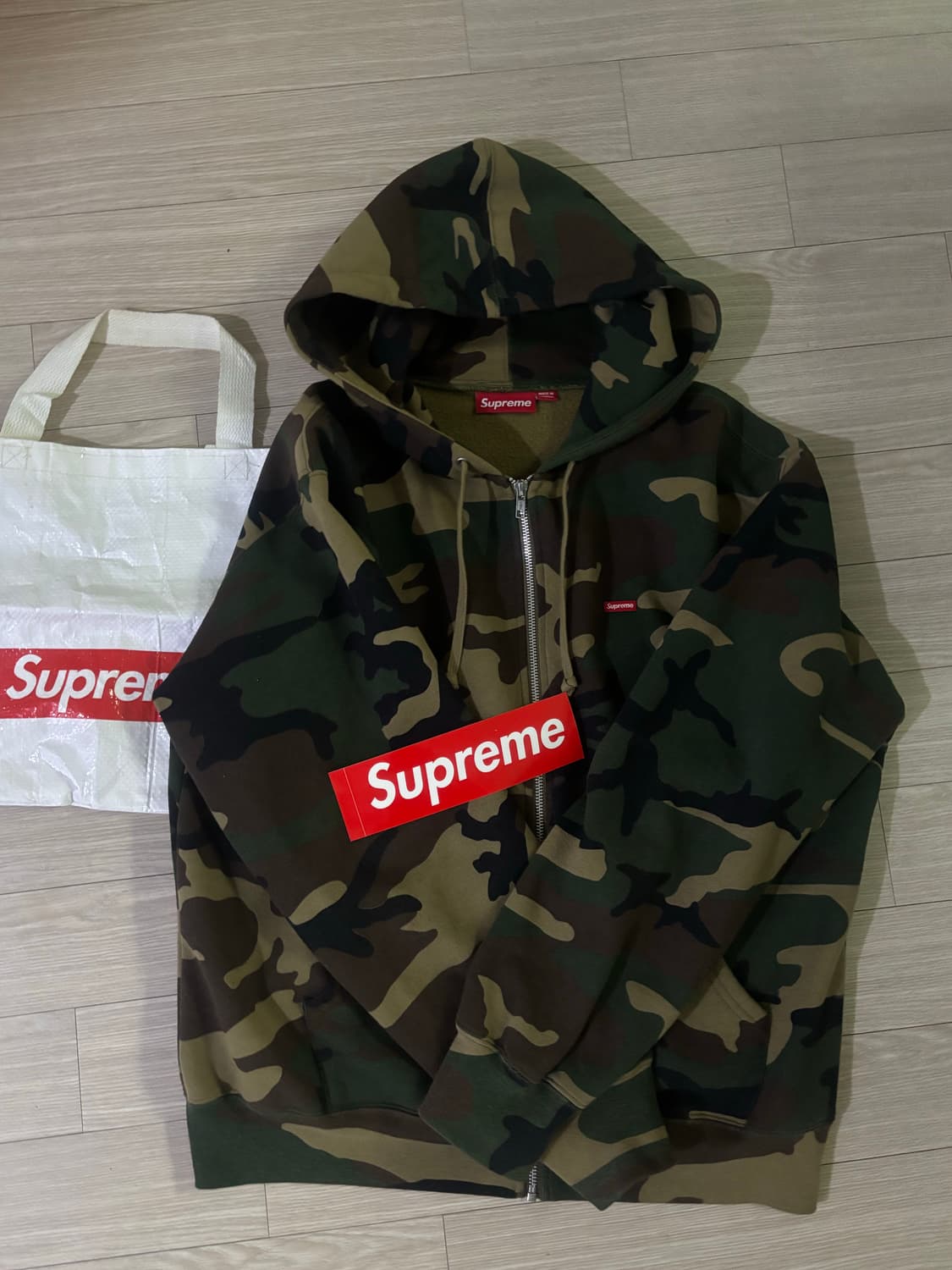 슈프림 스몰 박스 카모 후드집업 24fw 상품이미지1
