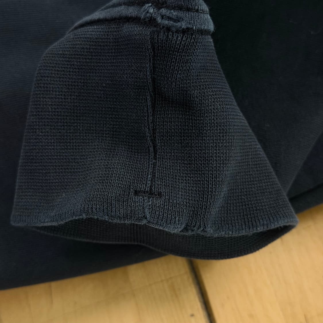 (하자존재) 스톤아일랜드 베이직 와펜 맨투맨 블랙 S 상품이미지9