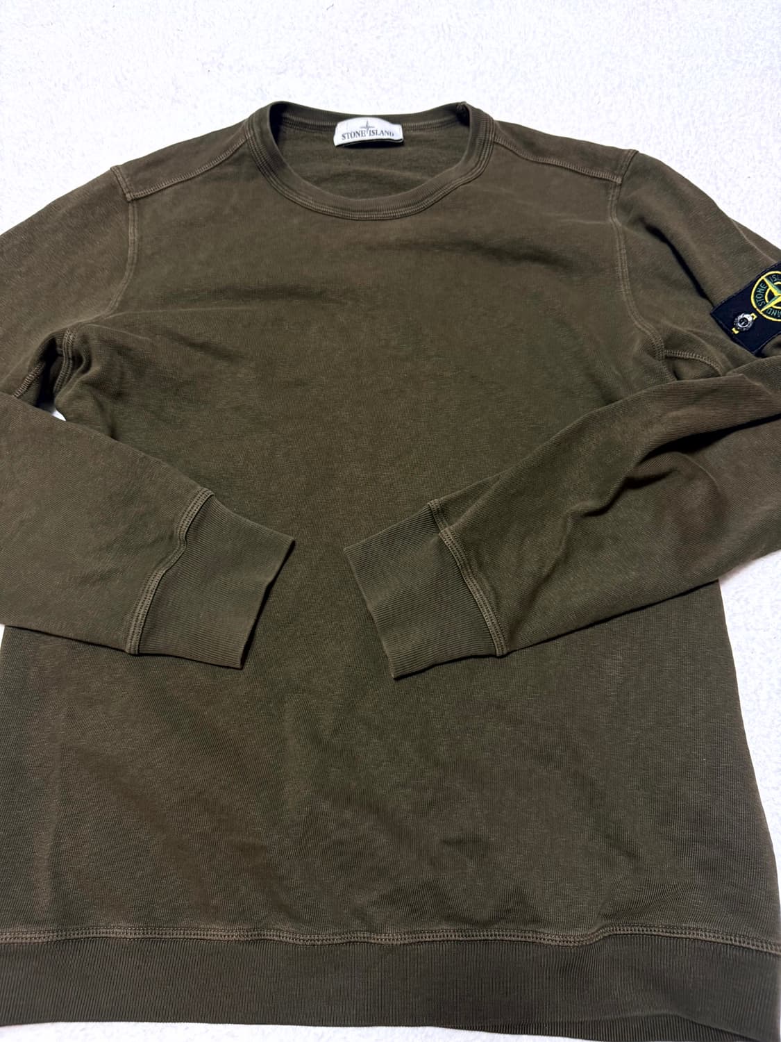 정품 스톤아일랜드 카키 맨투맨 상품이미지1