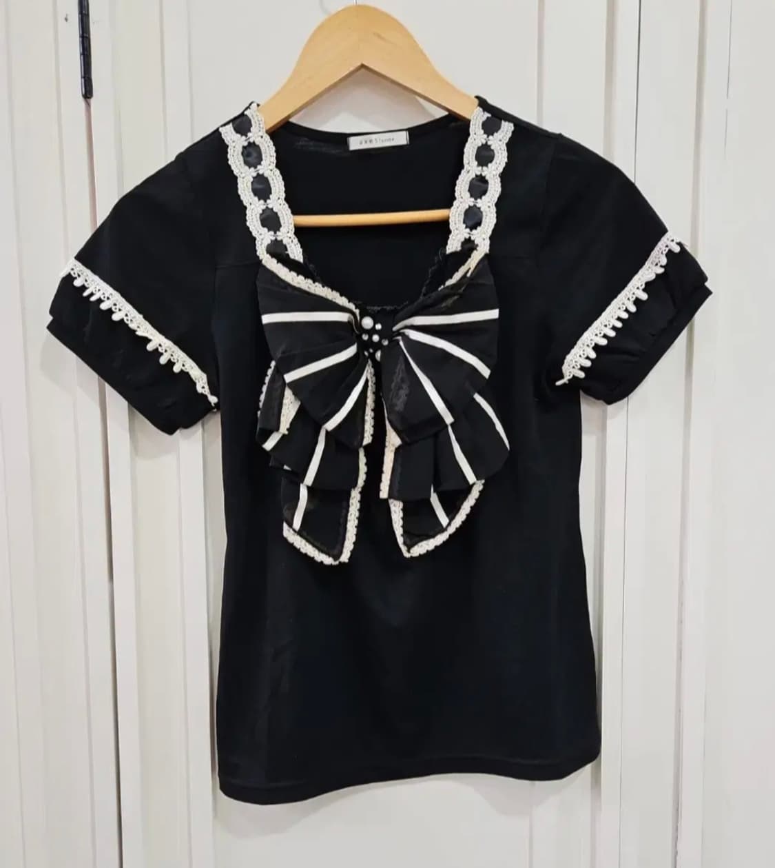 액시즈팜 블랙 리본 레이스 블라우스 상품이미지1