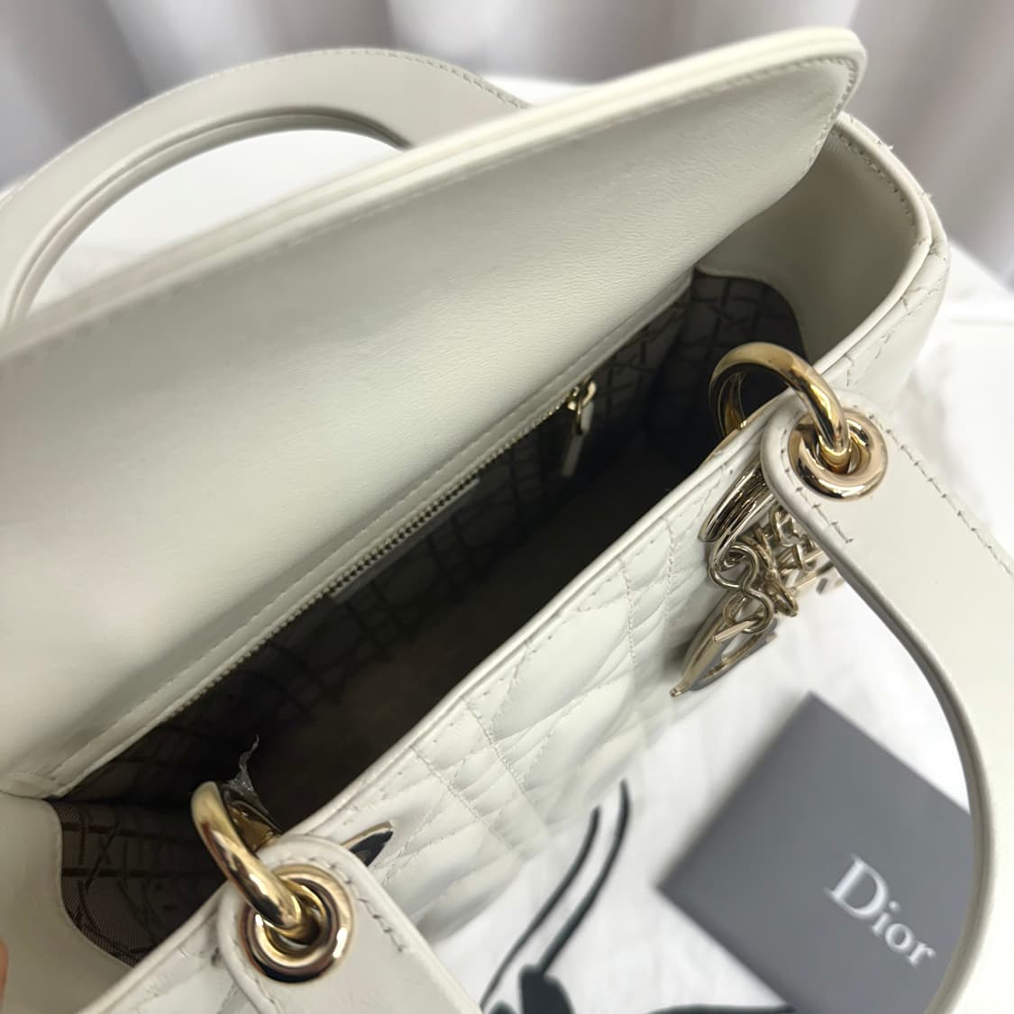 [백화점 / 정품] 디올 레이디백 스몰 ABC 까나쥬 라떼 상품이미지10