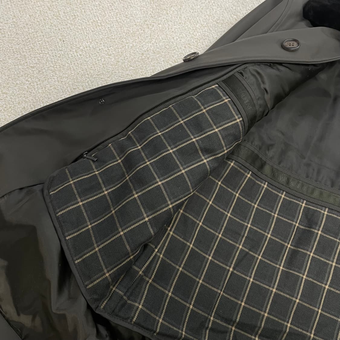 입생로랑 ysl 로고 폴리 퍼 하프 코드 카키 상품이미지4