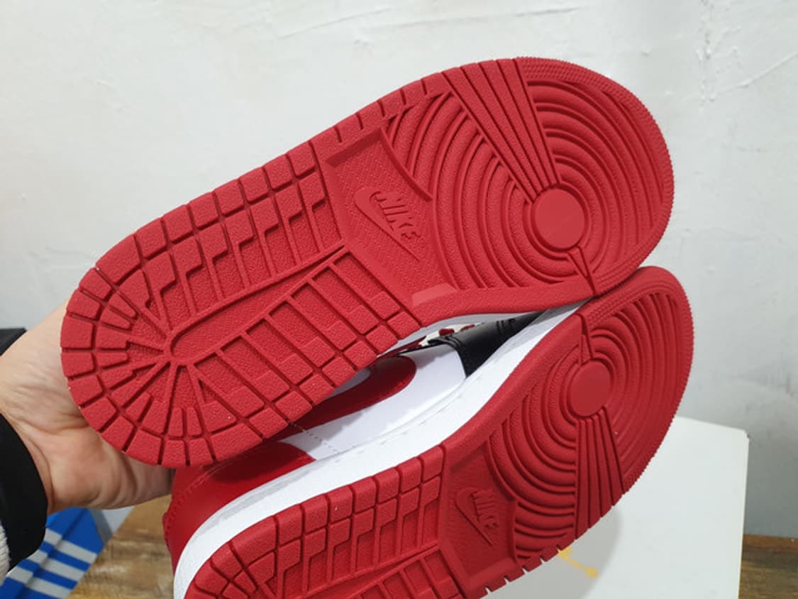 NIKE 나이키 에어조던 1 미드 앤 짐레드 새상품 (235MM) 상품이미지6