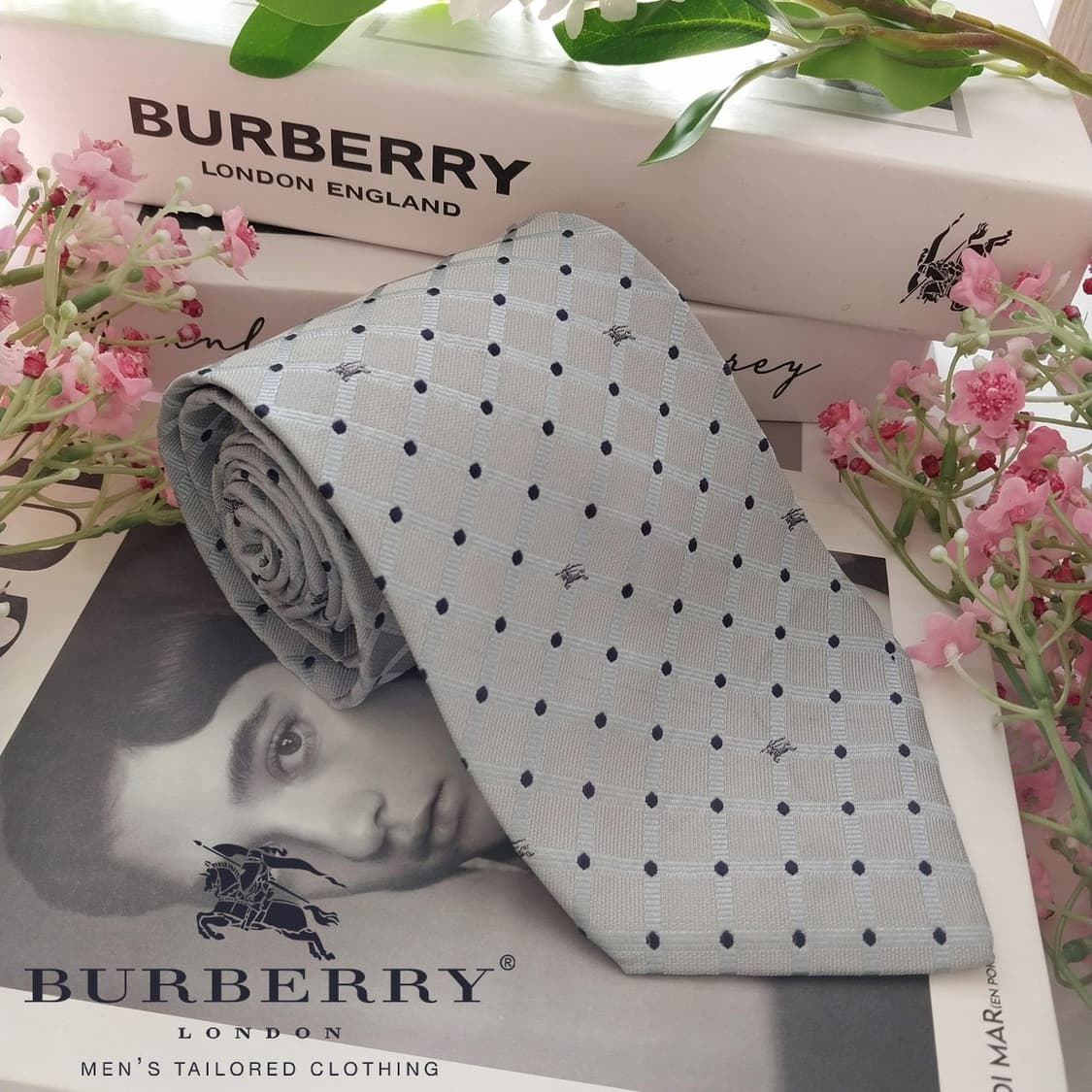 버버리 실크 라이트그레이 체크 도트 넥타이 9.5cm B등급 K1404
 상품이미지1