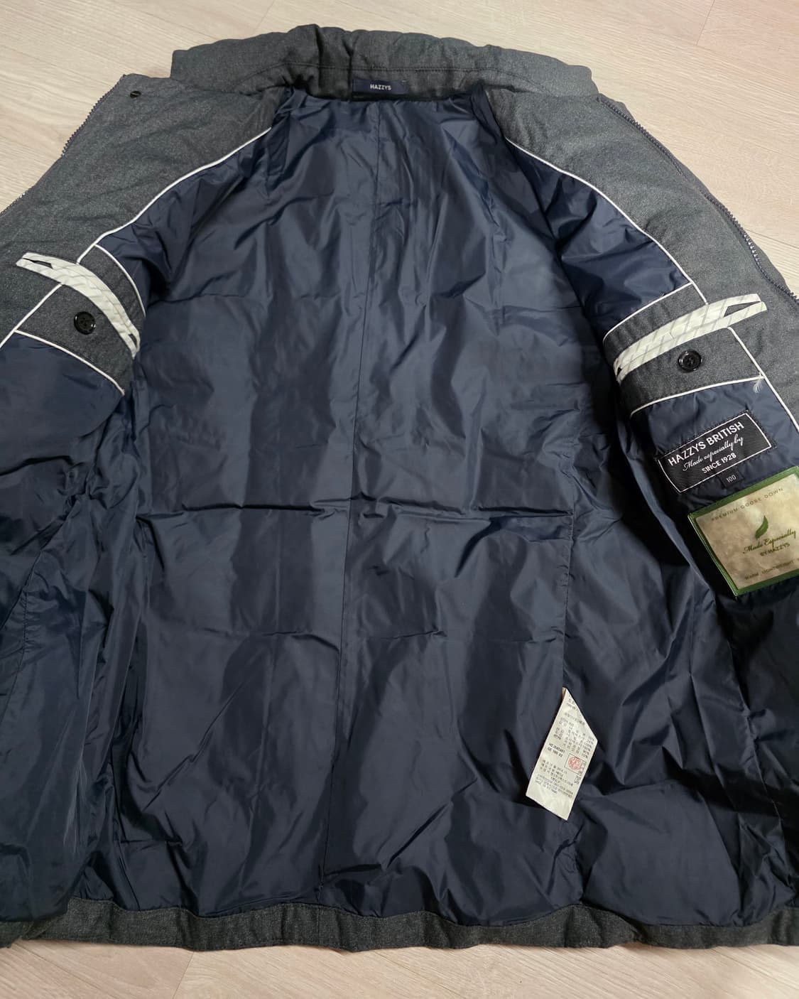 헤지스 프리미엄 구스다운 경량패딩자켓.
싸이즈 95~100. 남자 상품이미지6