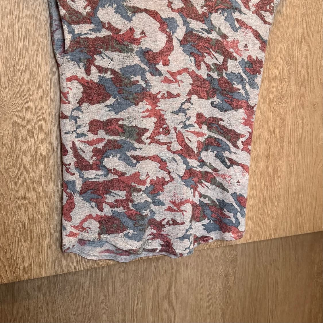 쟈딕 앤 볼테르 캐시미어 슬리브리스 니트 카모플라쥬 프린팅 디테일 베이지 상품이미지8