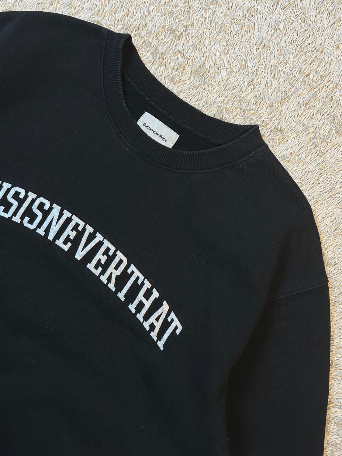 디스이즈네버댓 스펠아웃 아치로고 맨투맨 블랙 상품이미지2
