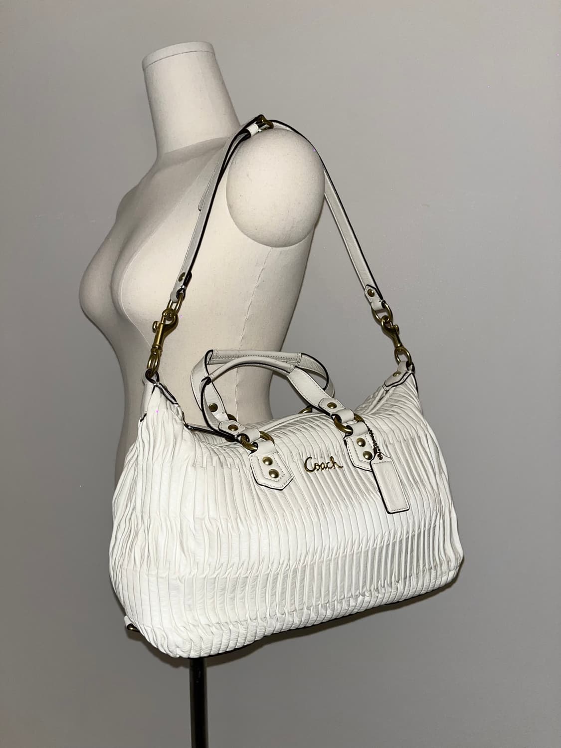 📦Coach All White shoulder bag 상품이미지3