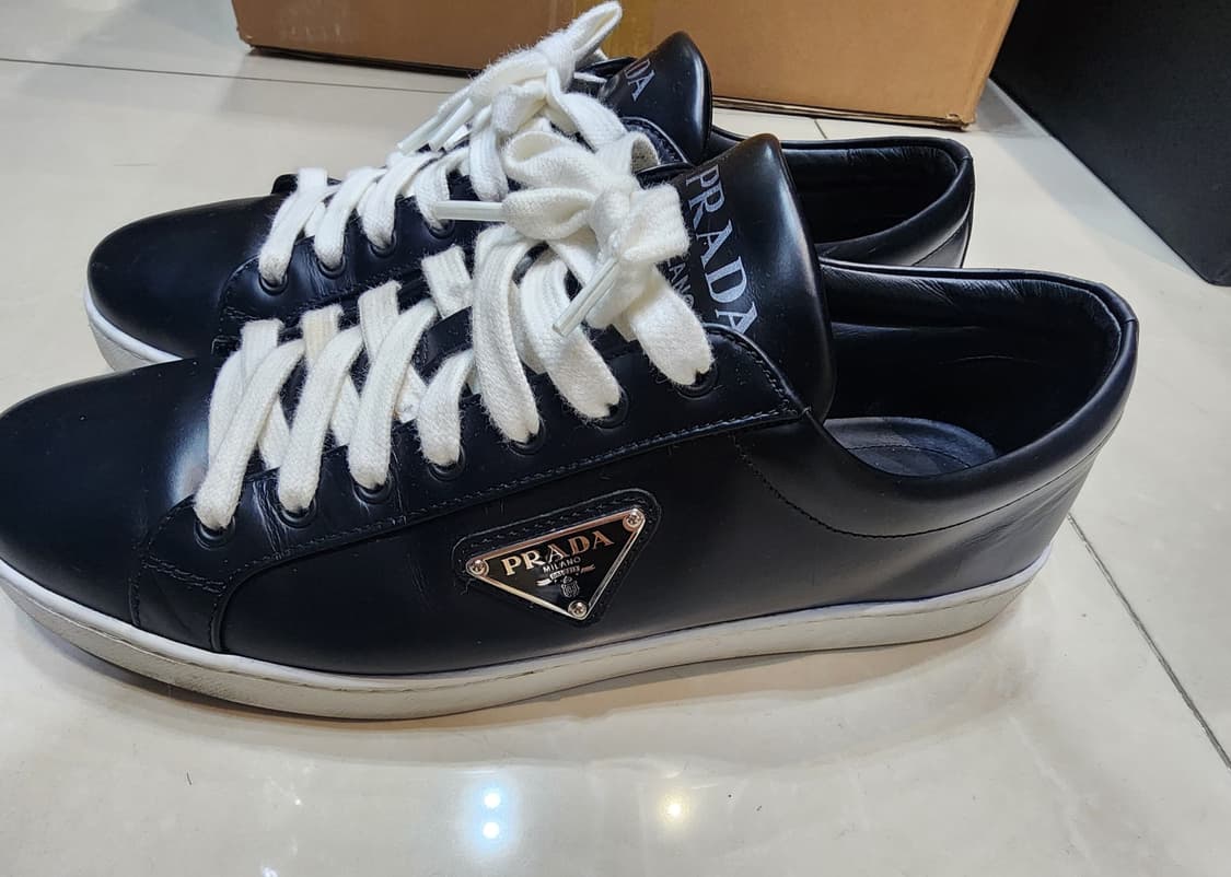 프라다 브러시드 레더 스니커즈 8.5 상품이미지2