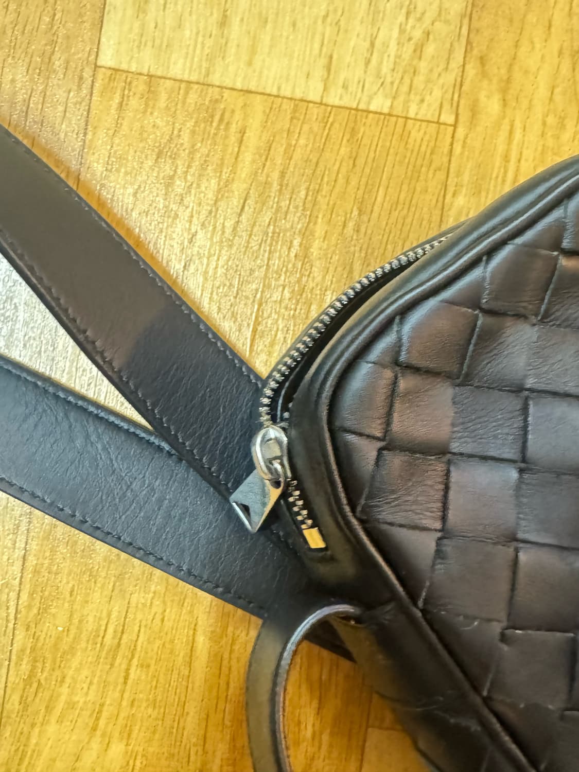 보테가베네타 인트레치아토 지퍼 폰 파우치 블랙 상품이미지2