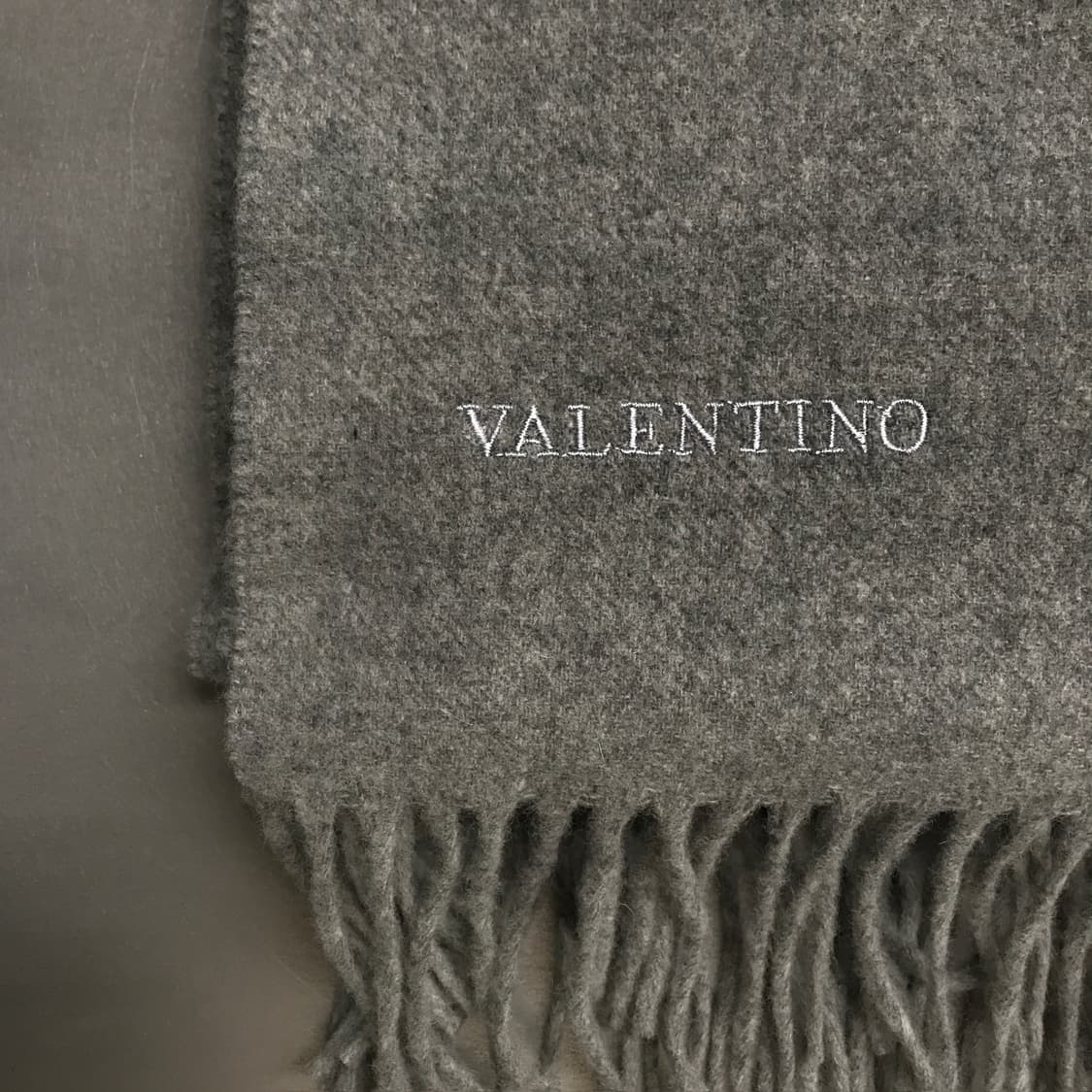 발렌티노 그레이 머플러 상품이미지4