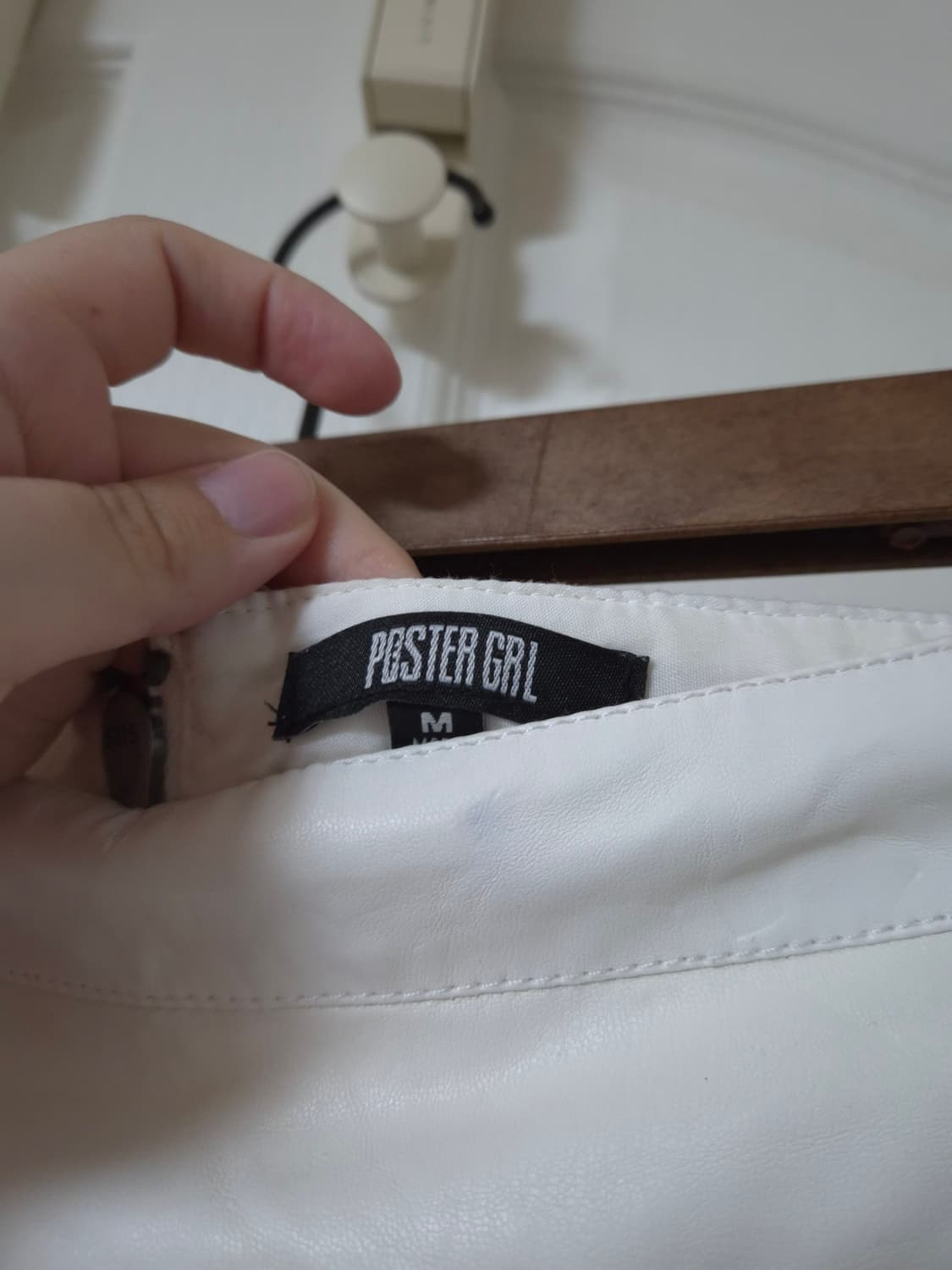 [해외정품/완판템]돌스킬 Dollskill 비건레더 버클플리츠미니스커트 상품이미지4