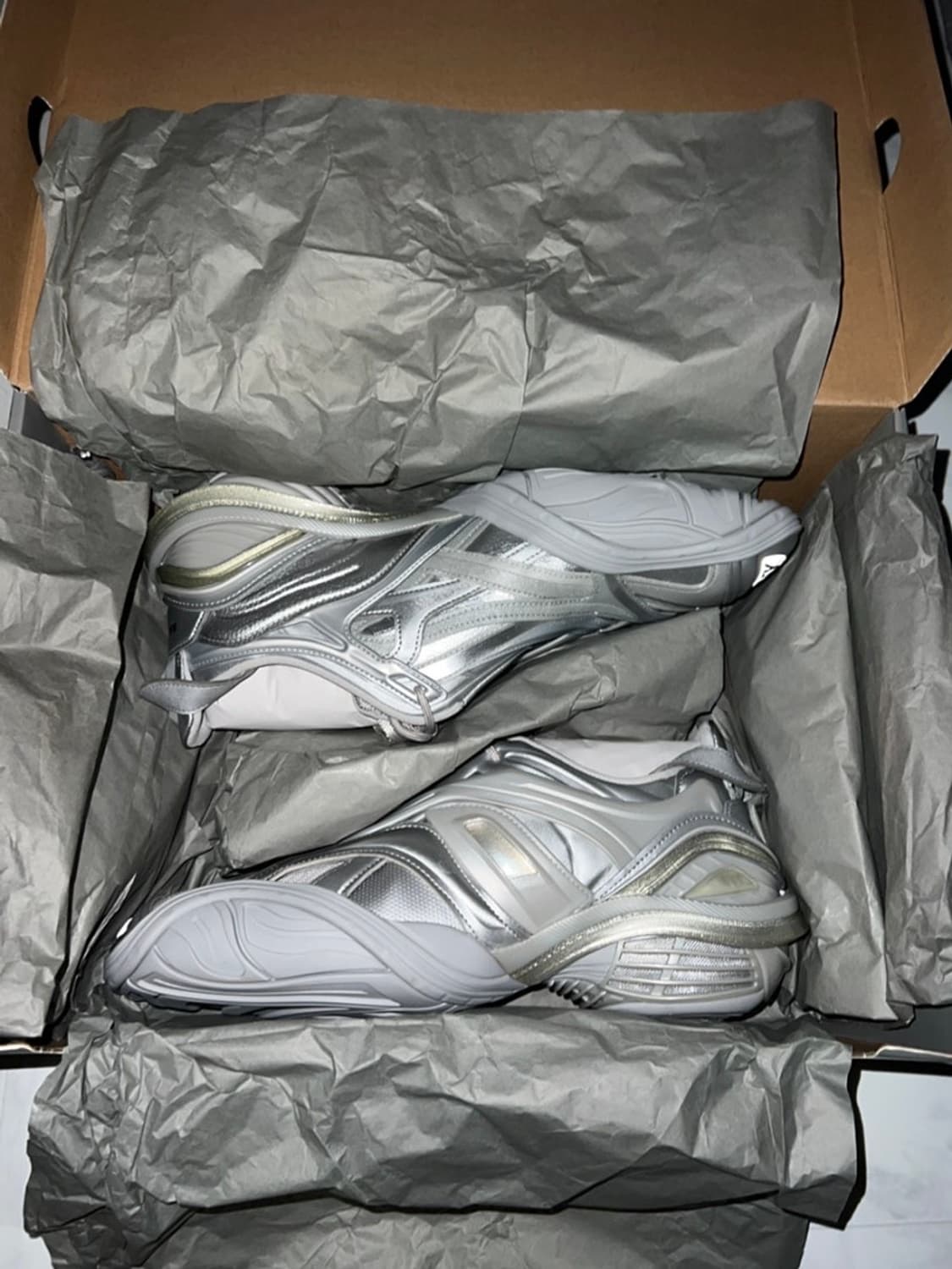 발렌시아가 타이렉스 실버 45 상품이미지1