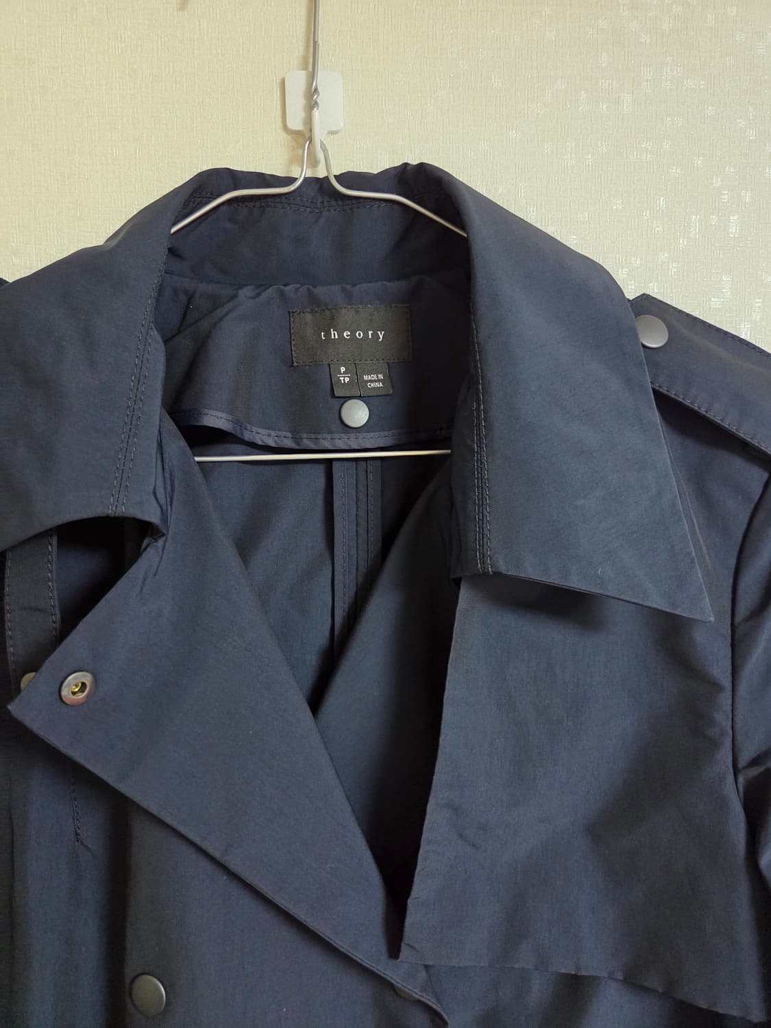 띠어리 네이비 트렌치 코트  상품이미지3