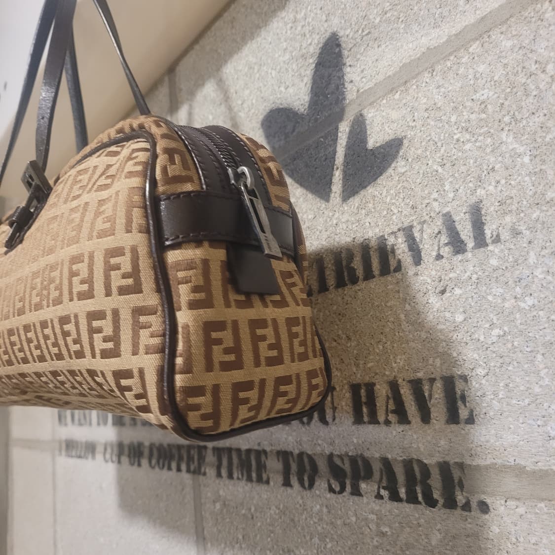 펜디 주카 캔버스 토트백 상품이미지3