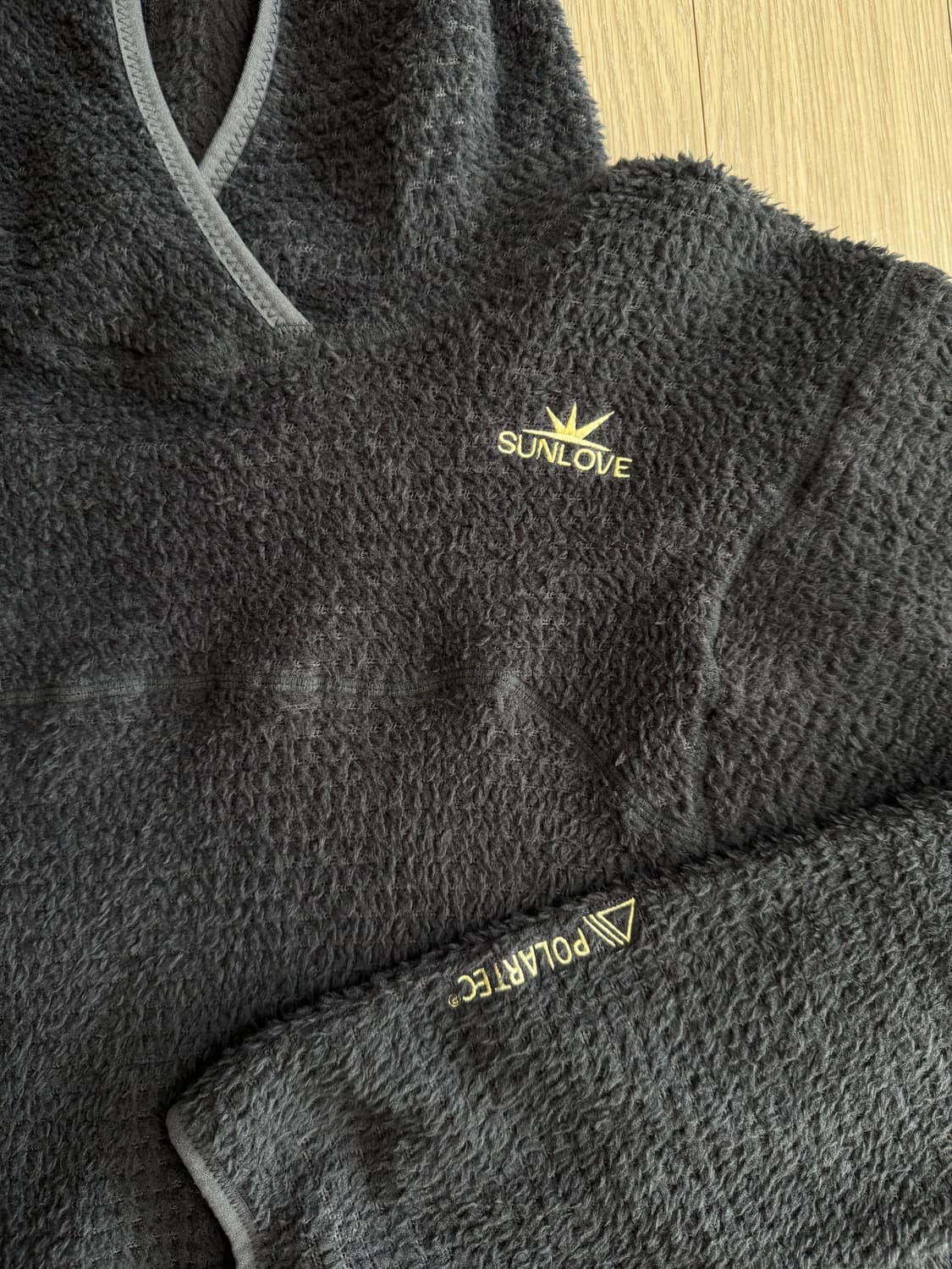 썬러브 폴라텍 알파 후드 차콜L 상품이미지1