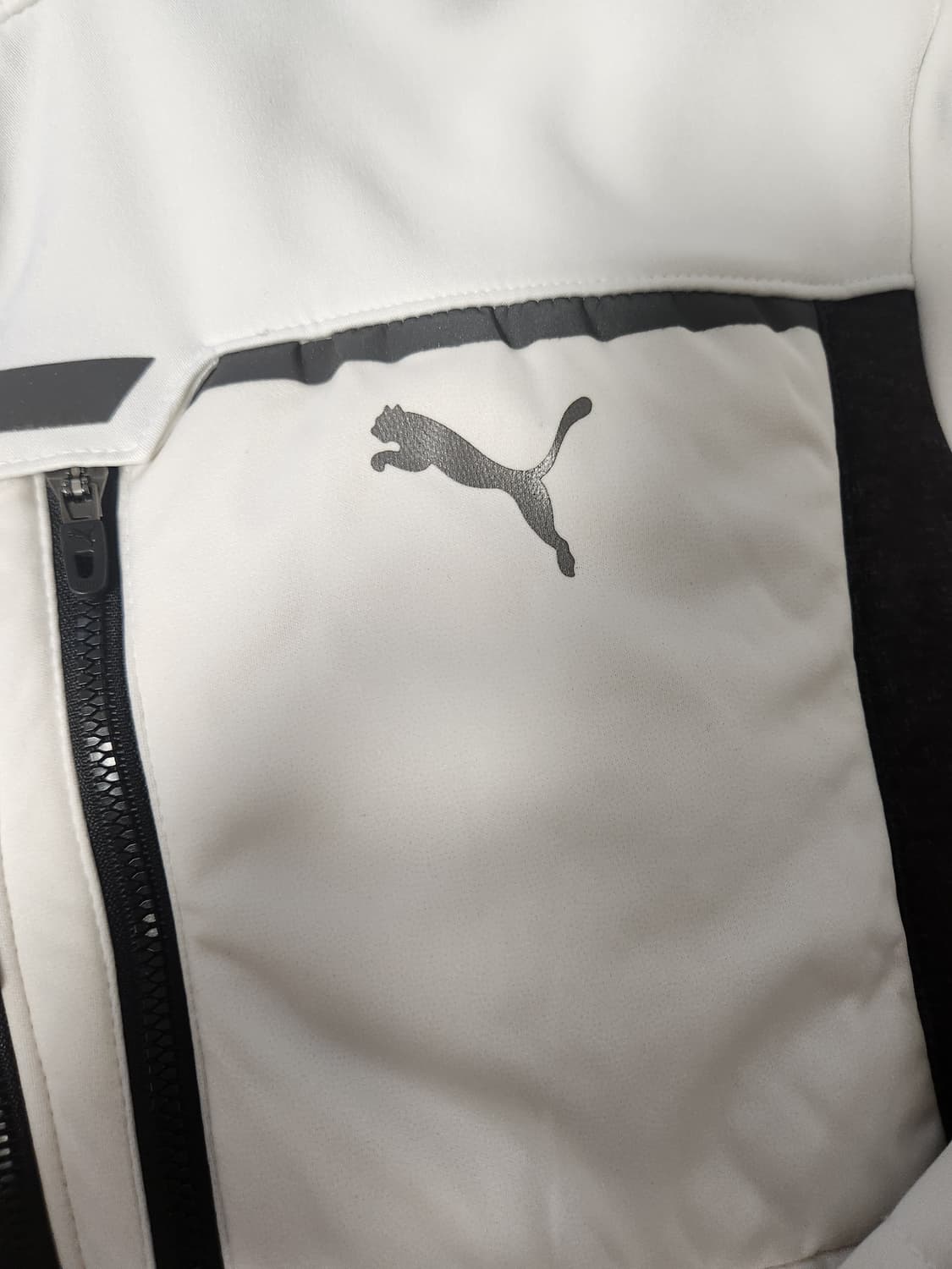 푸마 윈드브레이커 기모 자켓 사이즈L

오염 하자 없이 깨끗해요

겨울  상품이미지3