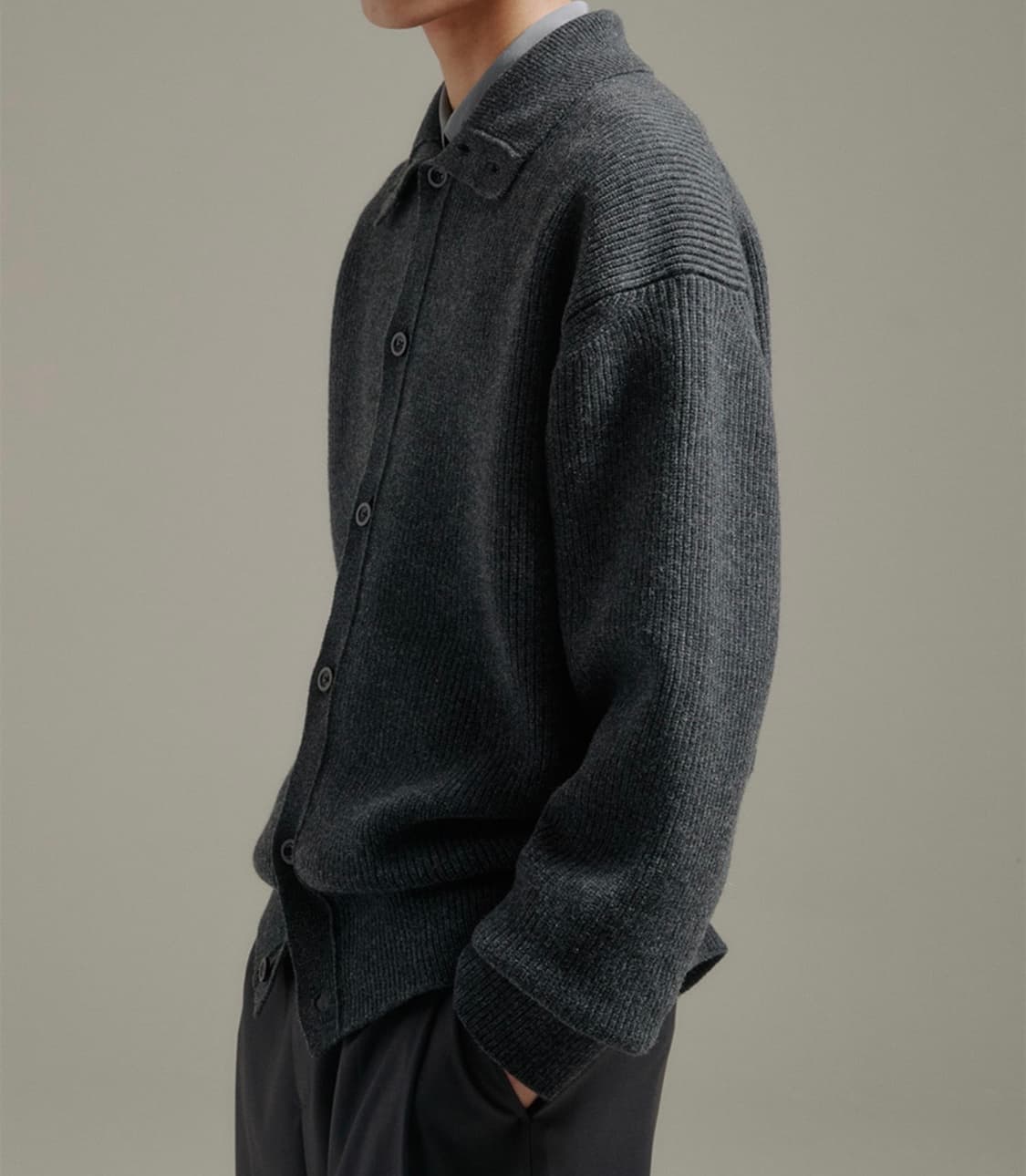 블랭크룸 하이넥 가디건 차콜 캐시미어10% 상품이미지3