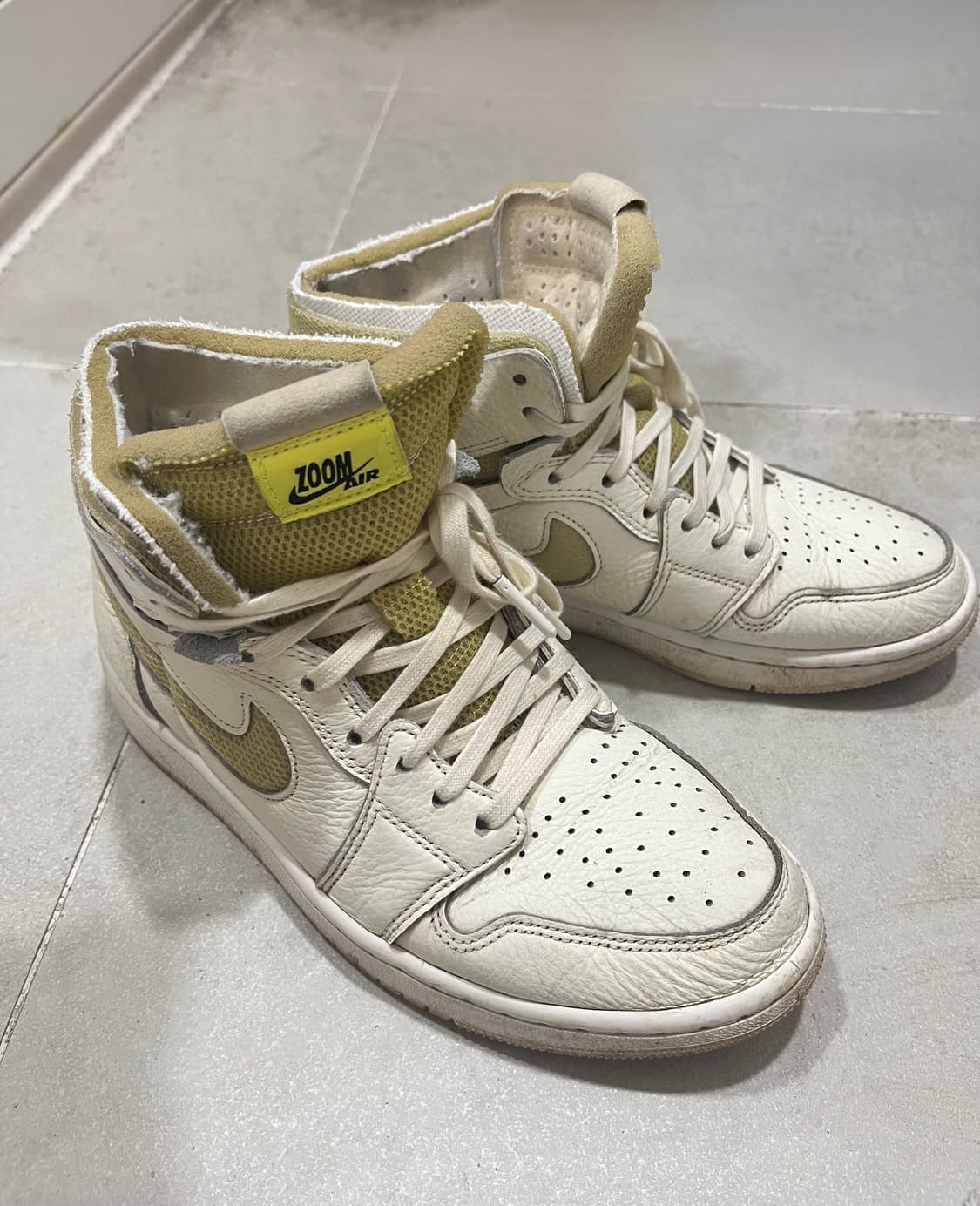 나이키 조던1 줌 에어 컴포트 세일 아이보리 상품이미지1