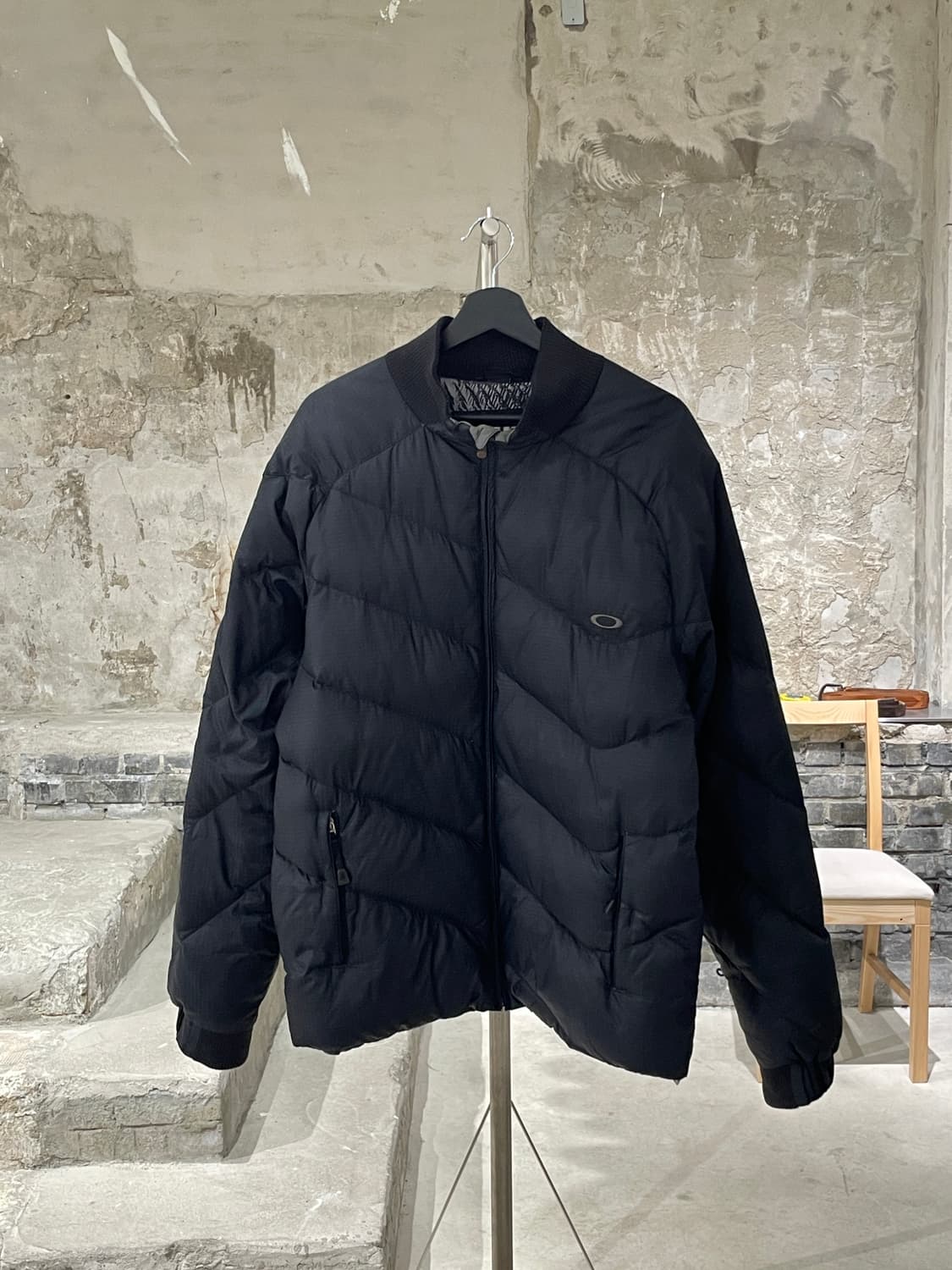 오클리 00’s 블랙 로고 덕 다운 패딩 상품이미지1