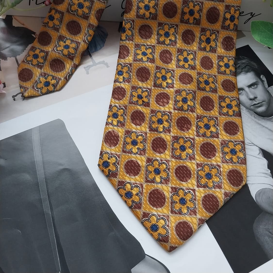 지방시 실크 진노랑 플라워 패턴 넥타이 9.5cm A+등급 K1470

 상품이미지4