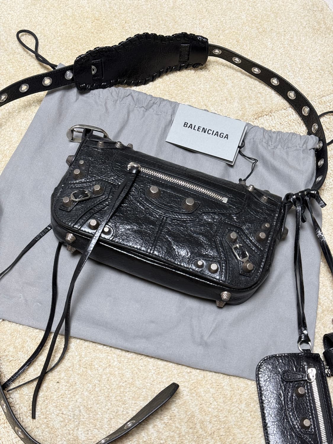 [판매]발렌시아가 램스킨 에이지드 실버 하드웨어 르 카골 XS 상품이미지2