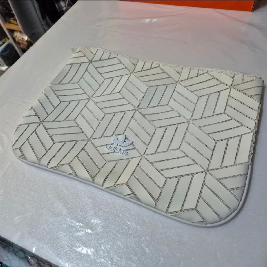 한정판 화이트 아디다스 바오바오 클러치 상품이미지1