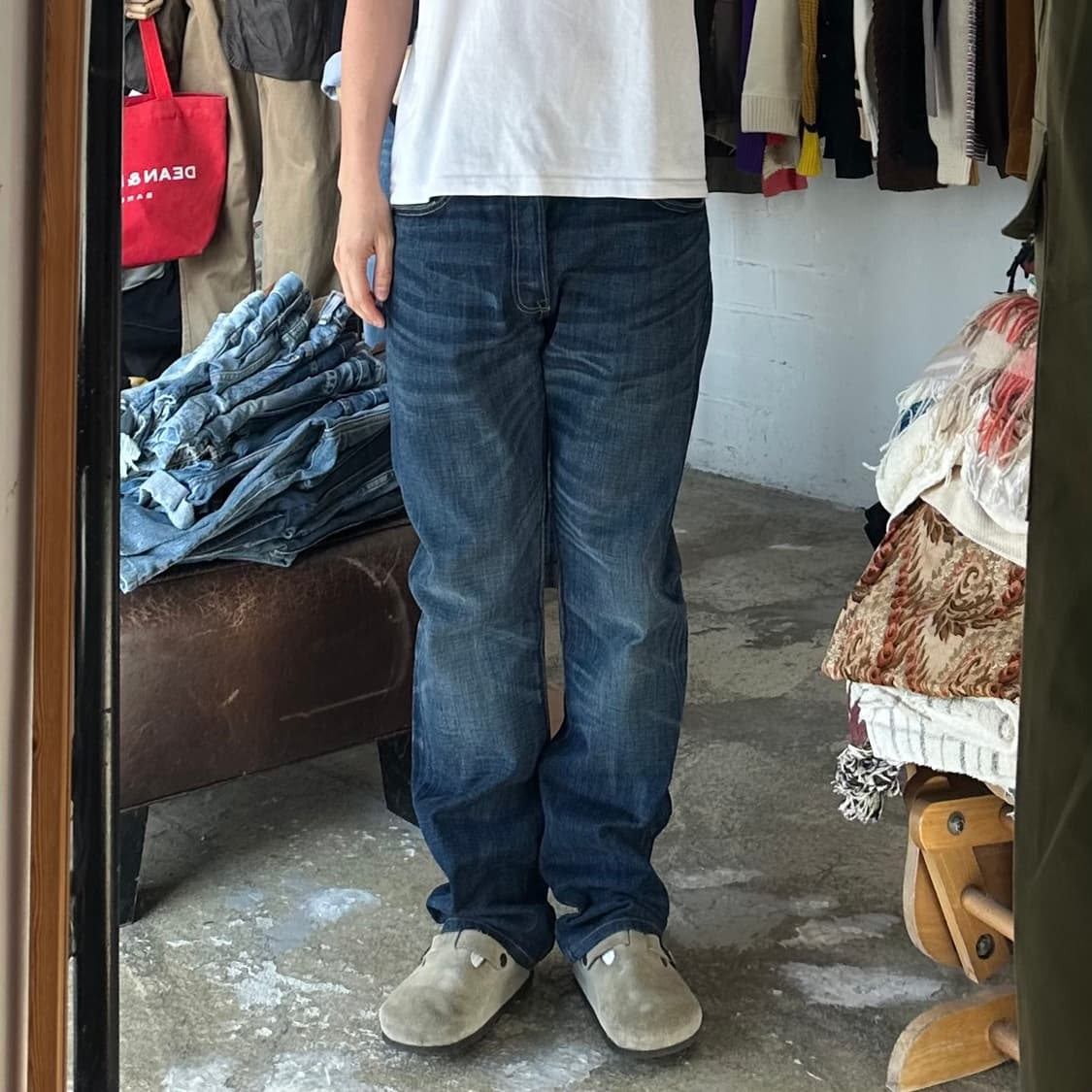 (착용컷) 리바이스 501 (남성용 33.5) 상품이미지3