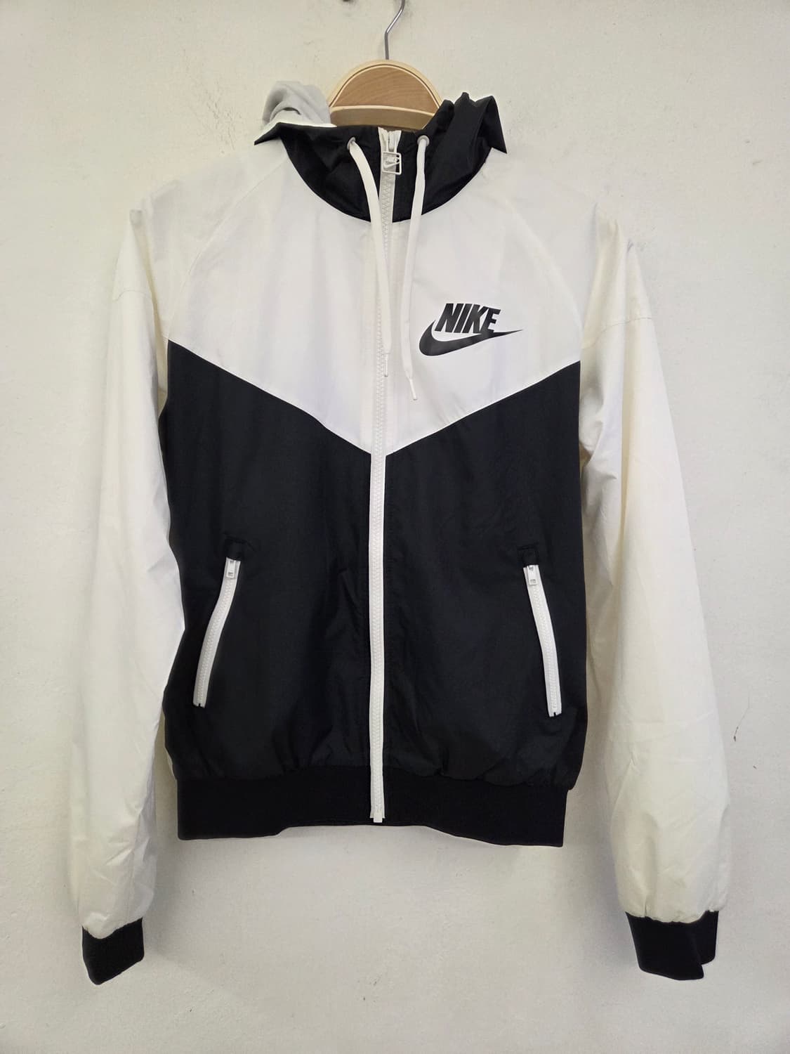 나이키 윈드러너 바람막이 M 화이트/블랙 상품이미지1