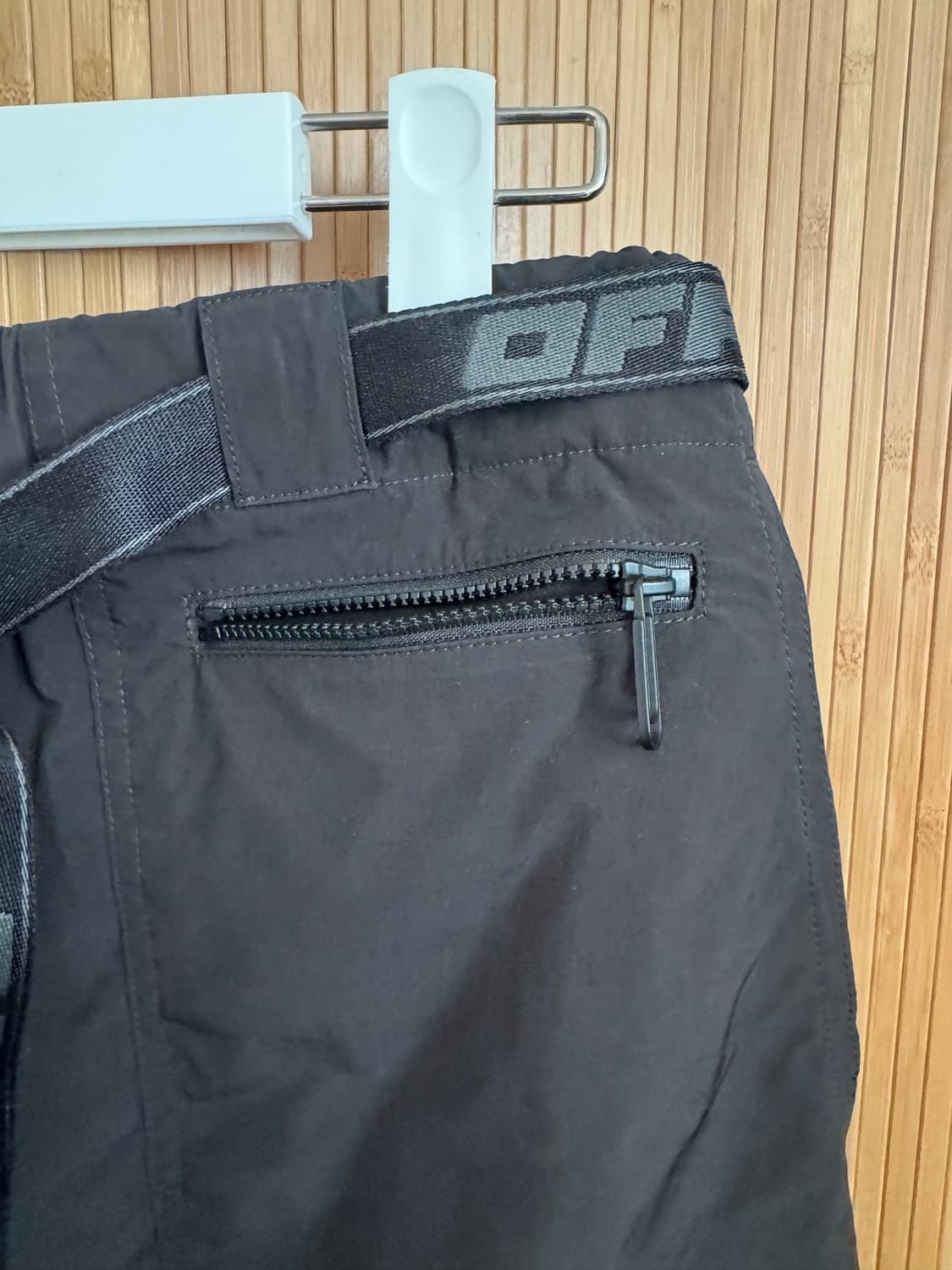(32인치/새상품) Off-White 카고 쇼츠 블랙 택보유 상품이미지10