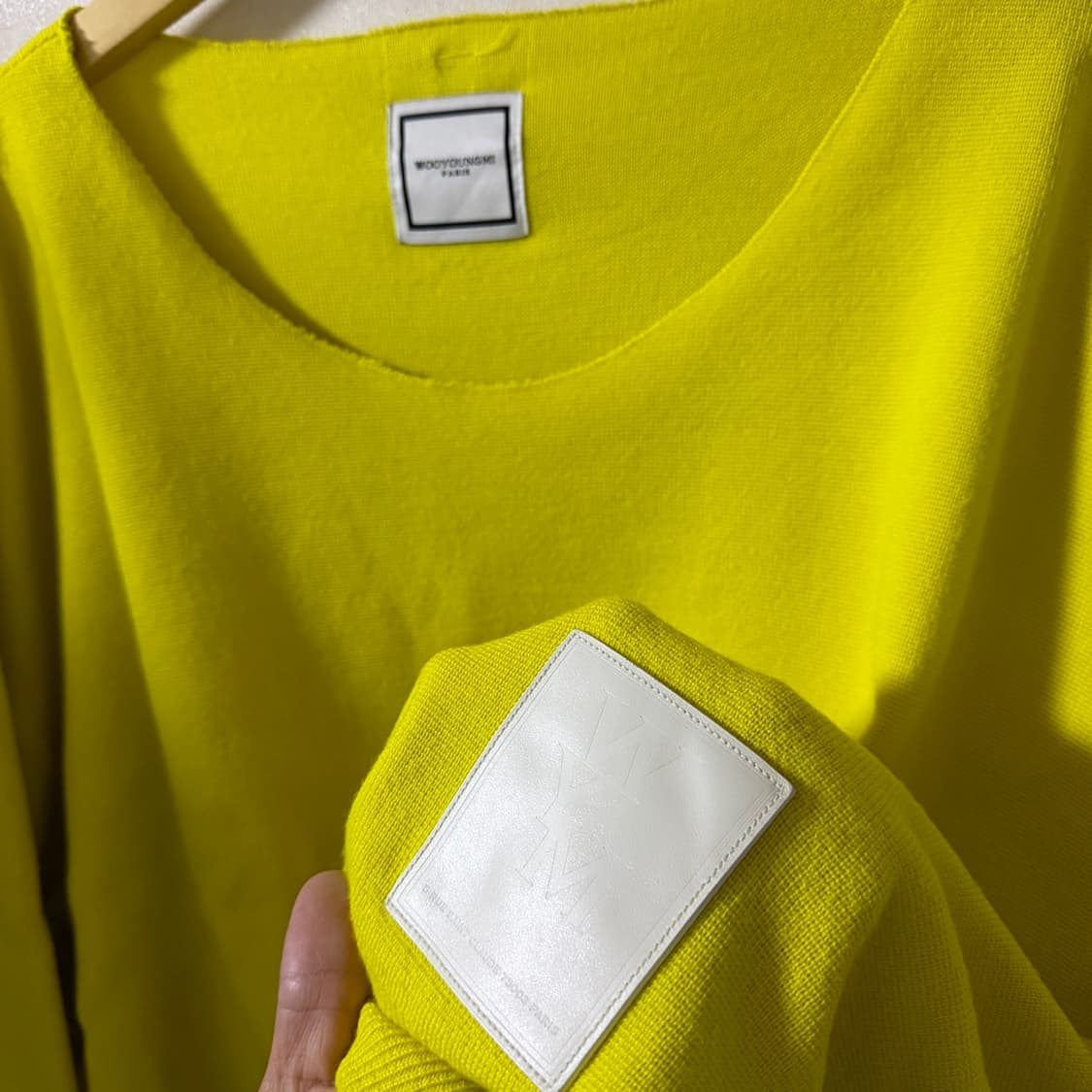 우영미 파리 오버핏 라운드넥 로고 니트  상품이미지3